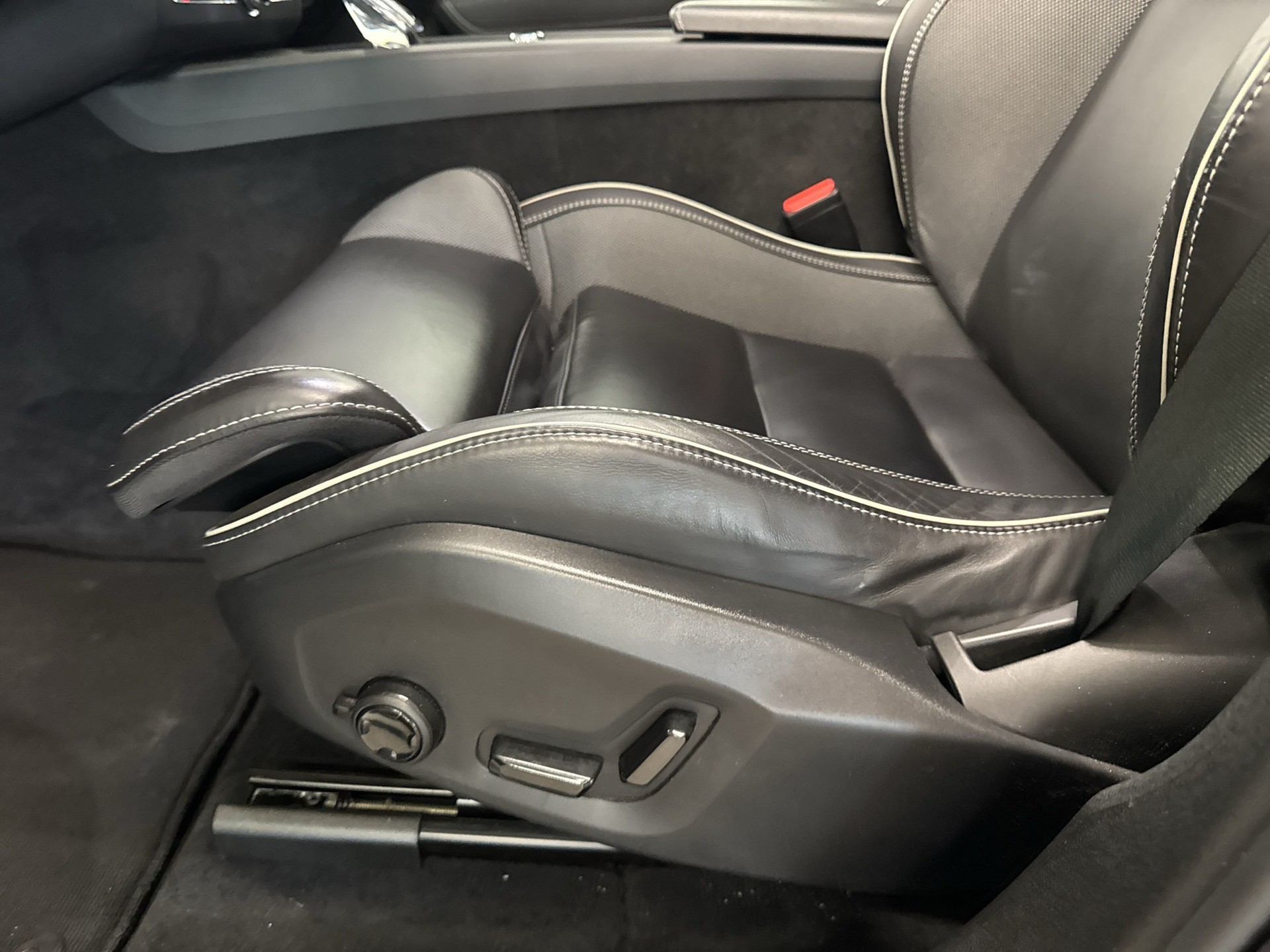 VOLVO XC60 B5 Diesel Mild Hybrid AWD Ultimate Bright Geartronic-image-17