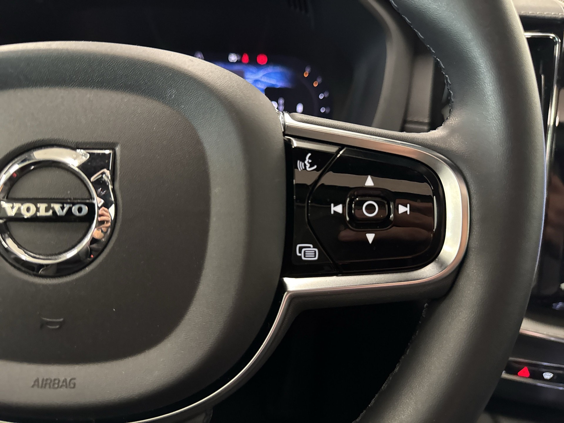 VOLVO XC60 B5 Diesel Mild Hybrid AWD Ultimate Bright Geartronic-image-15