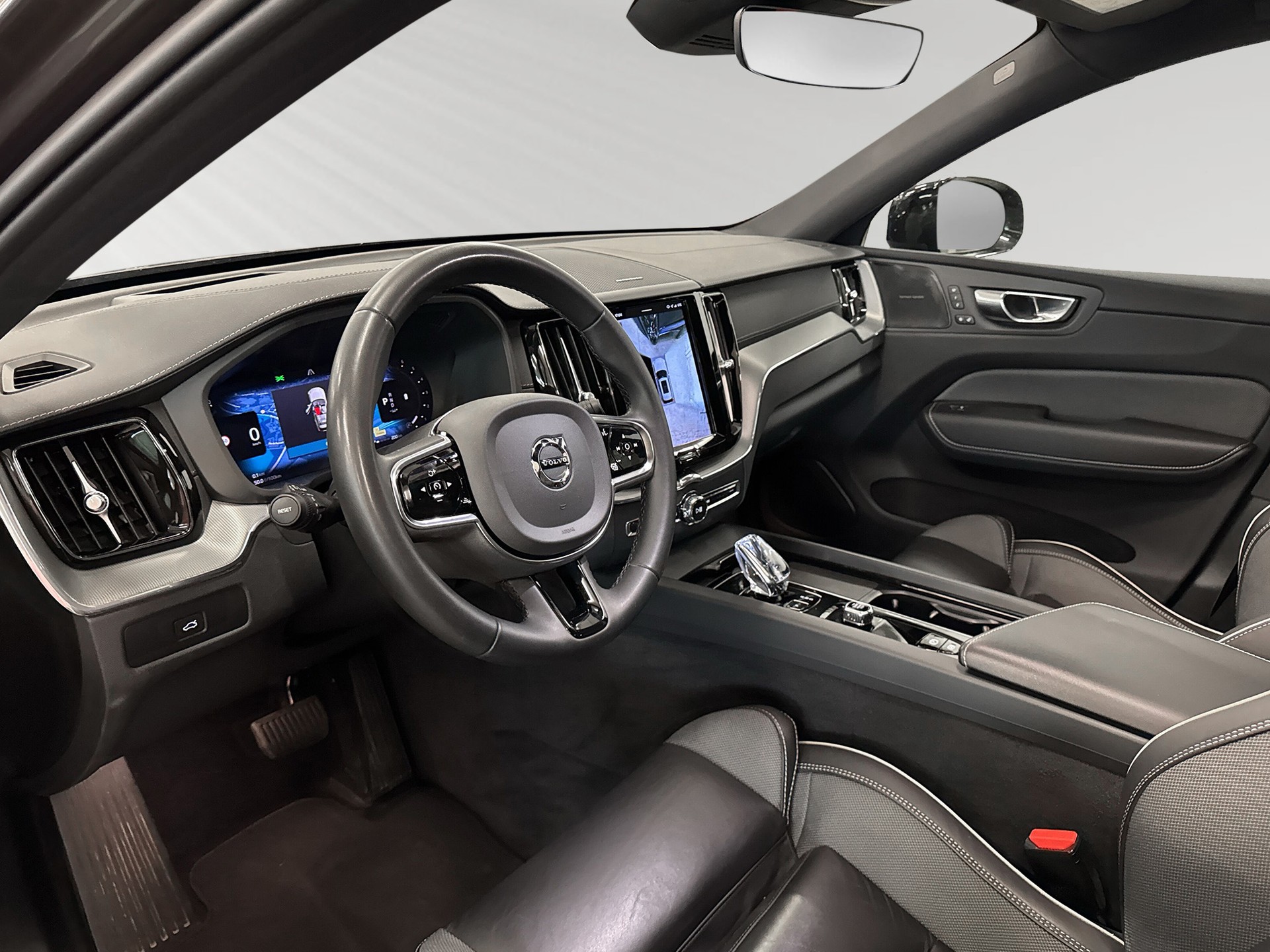 VOLVO XC60 B5 Diesel Mild Hybrid AWD Ultimate Bright Geartronic-image-3