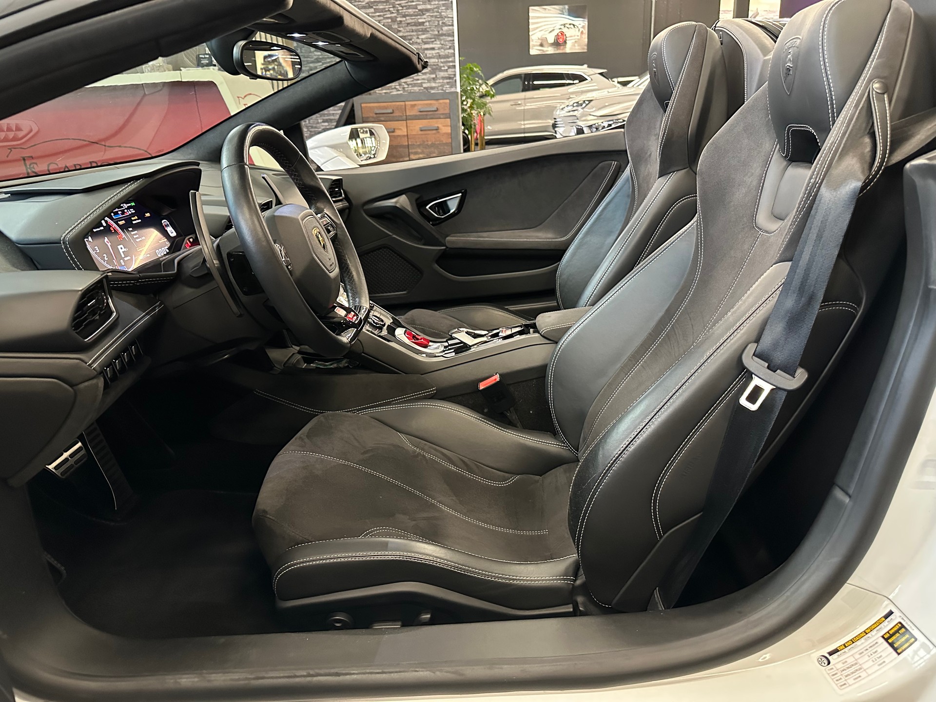 LAMBORGHINI HURACAN-image-12