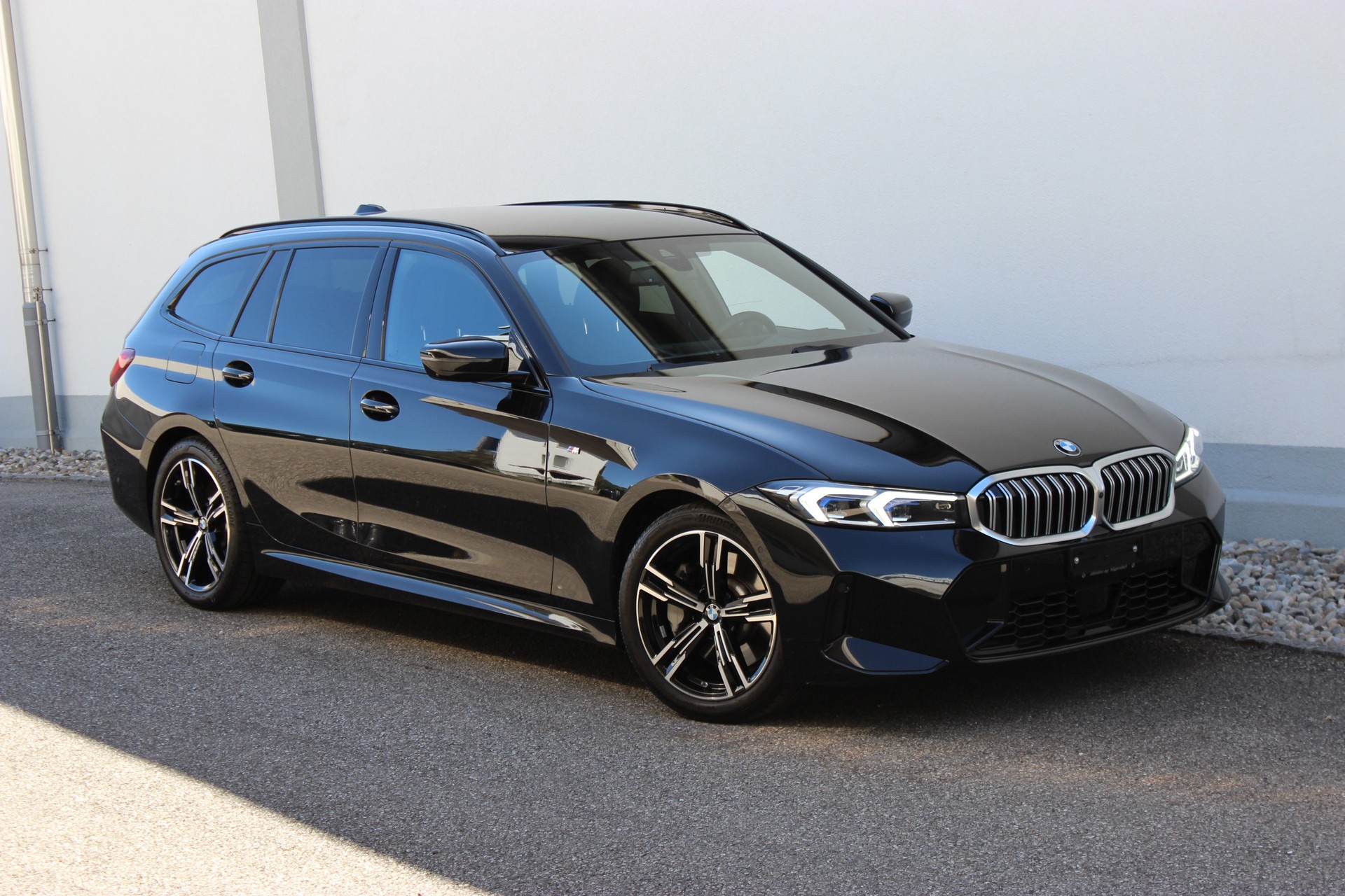 BMW 330d xDrive 48V Touring M Sport *ANHÄNGERKUPPLUNG*-image-0