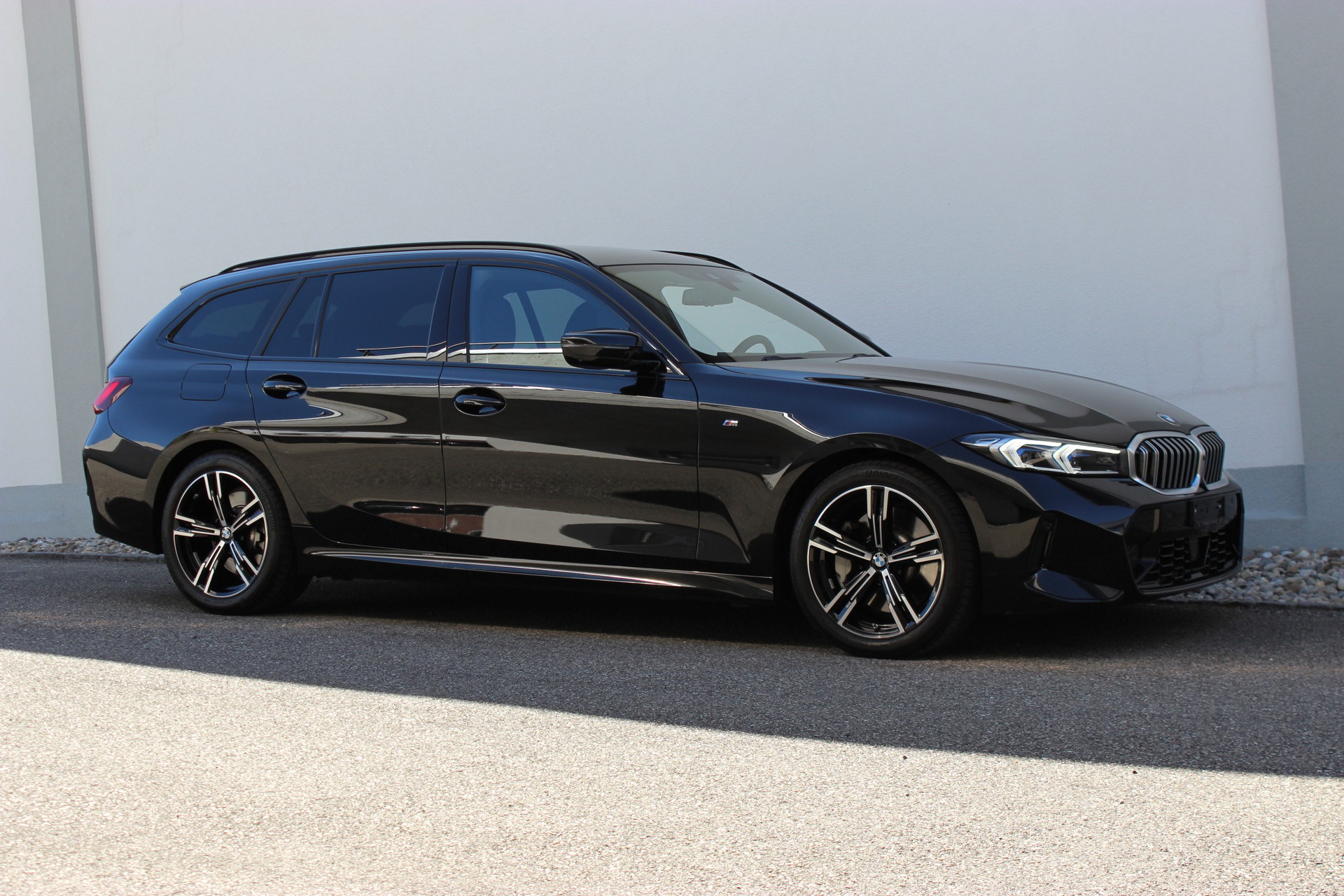 BMW 330d xDrive 48V Touring M Sport *ANHÄNGERKUPPLUNG*-image-4