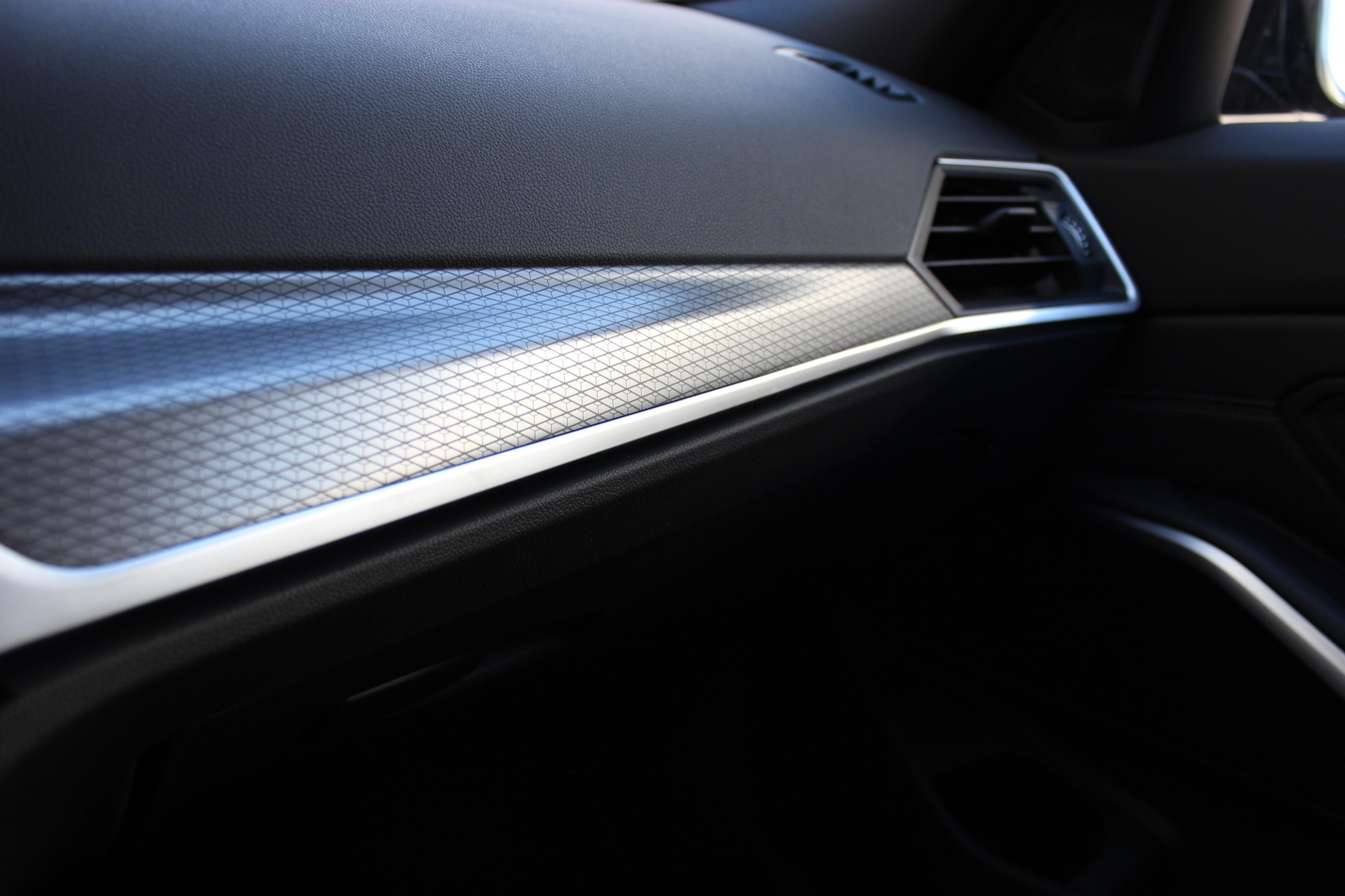 BMW 330d xDrive 48V Touring M Sport *ANHÄNGERKUPPLUNG*-image-11