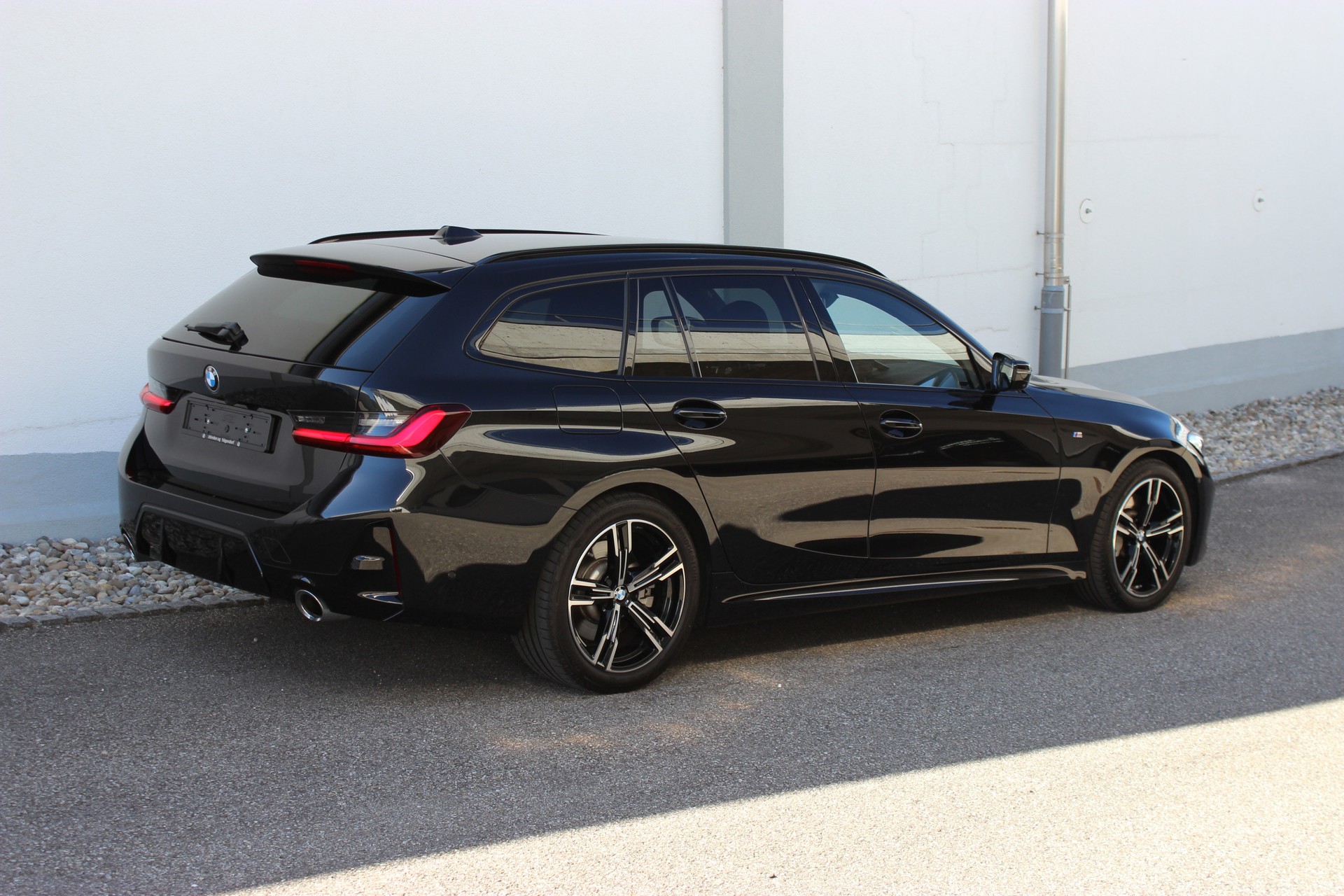 BMW 330d xDrive 48V Touring M Sport *ANHÄNGERKUPPLUNG*-image-5