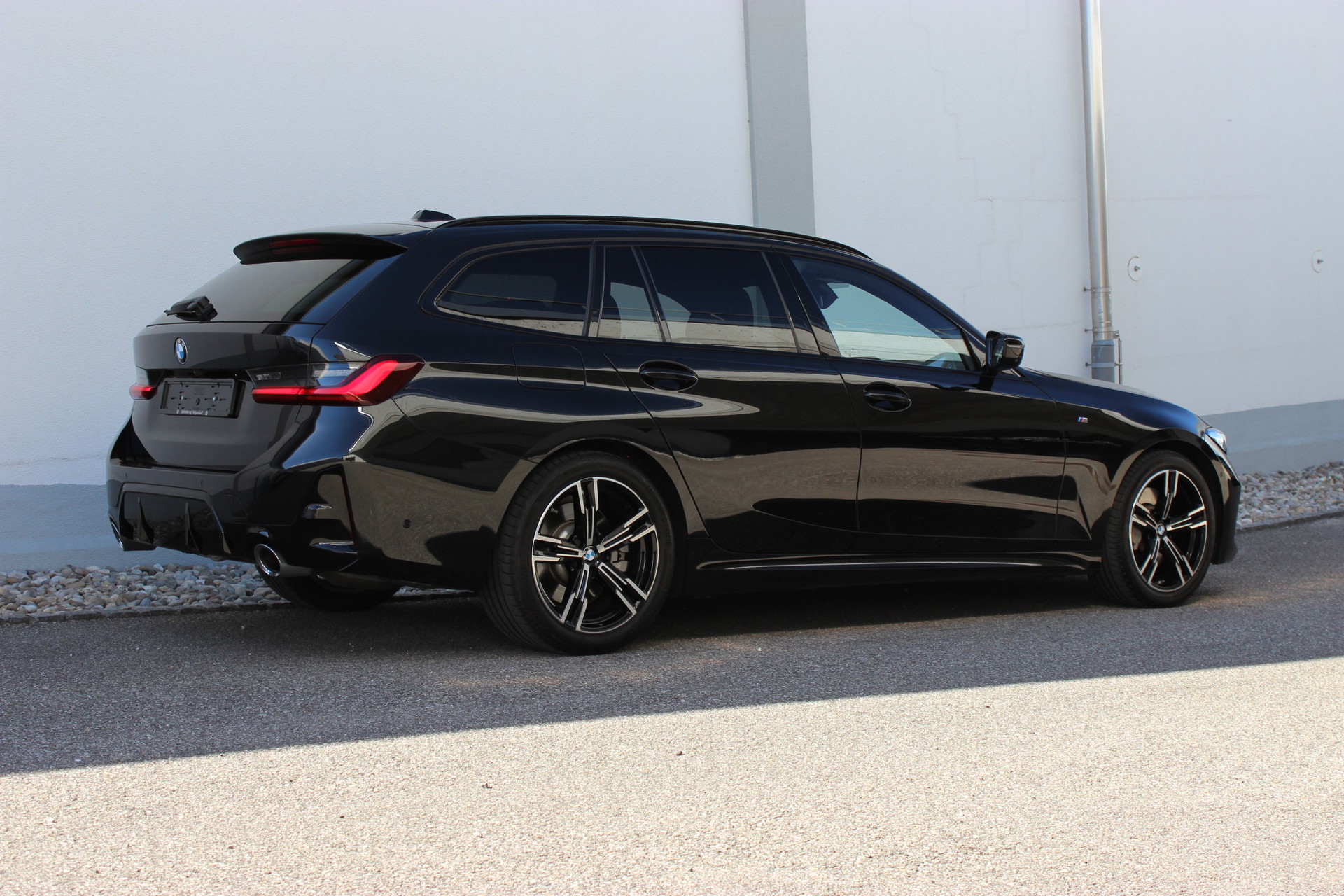 BMW 330d xDrive 48V Touring M Sport *ANHÄNGERKUPPLUNG*-image-2
