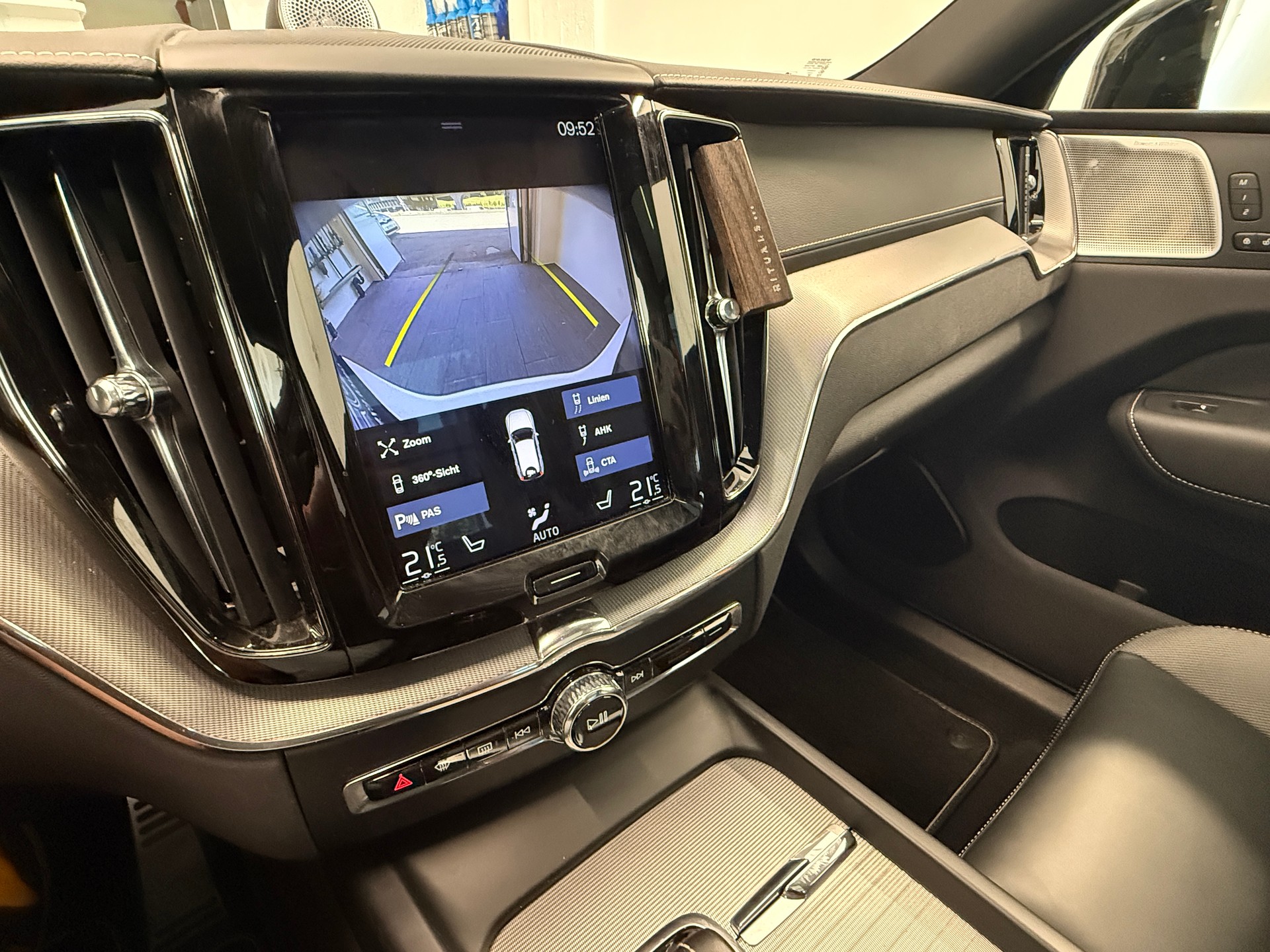 VOLVO XC60 T8 eAWD Polestar Geartronic Ab 540.- pro Monat-image-12