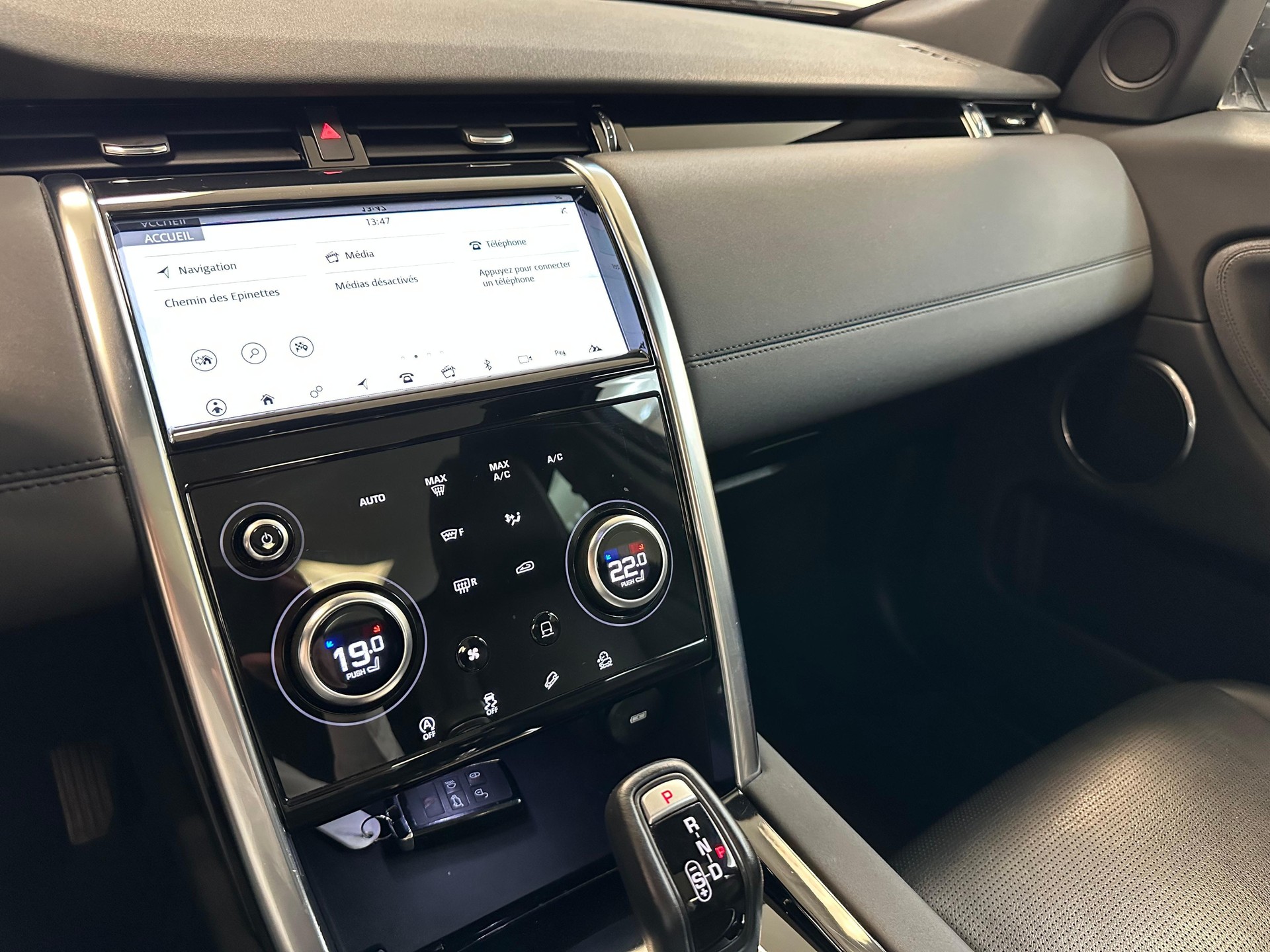 LAND ROVER Discovery Sport 2.0 TD4 180 SE-image-7