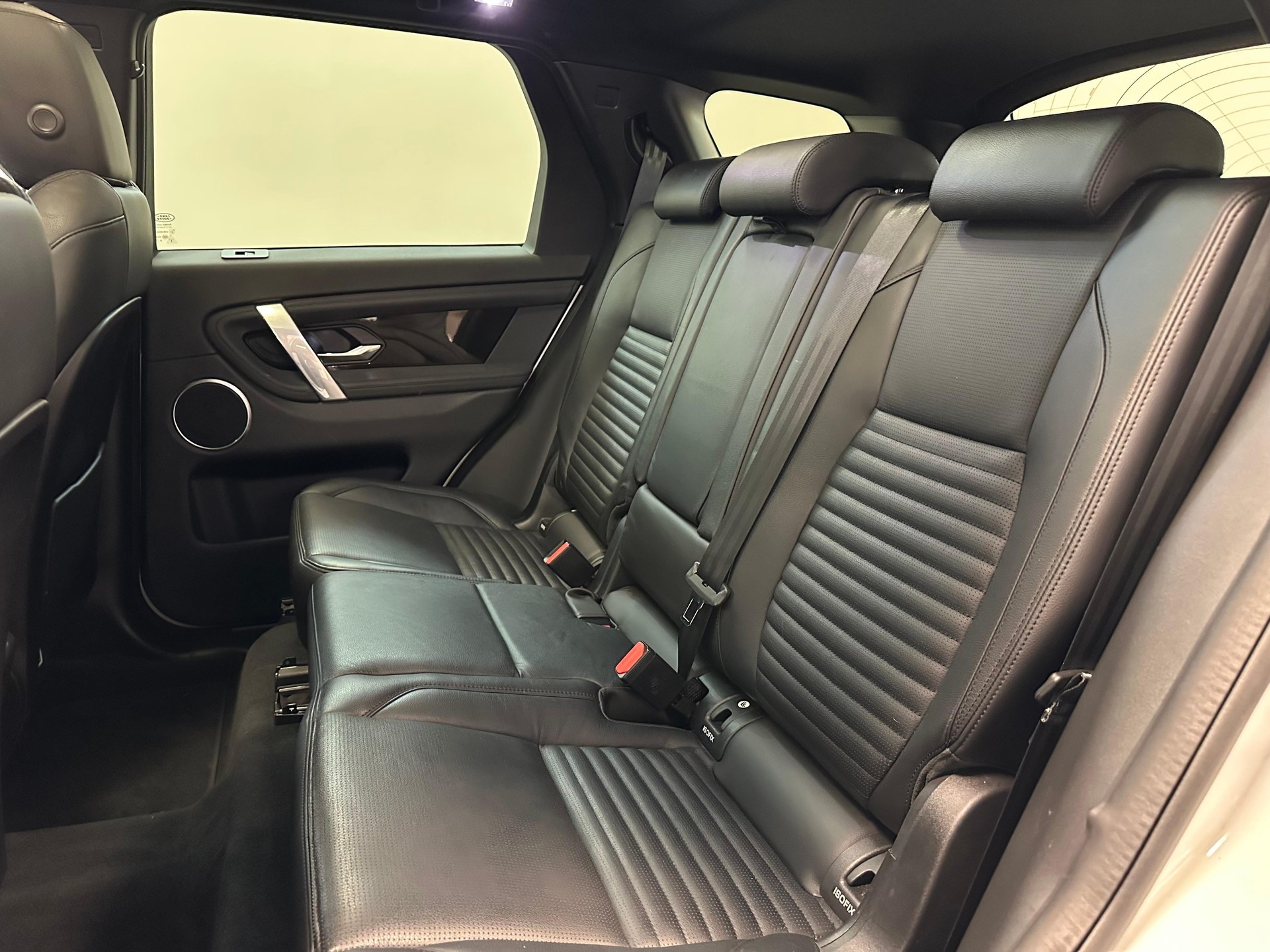 LAND ROVER Discovery Sport 2.0 TD4 180 SE-image-9
