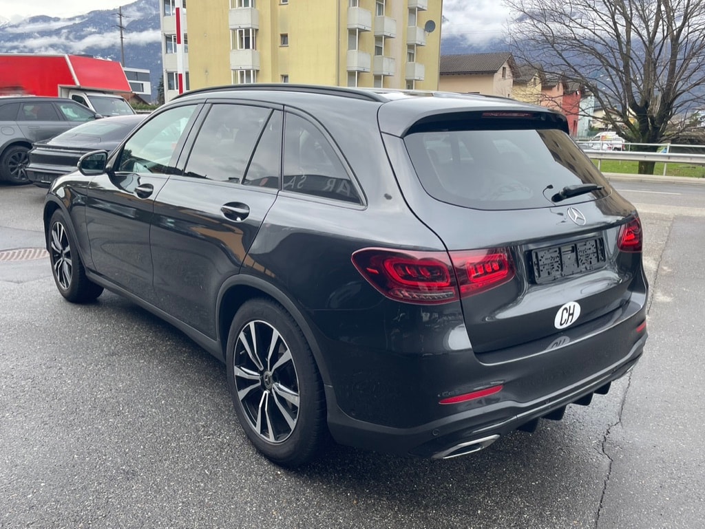 MERCEDES-BENZ GLC 300 d AMG Line 4Matic 9G-Tronic-image-6