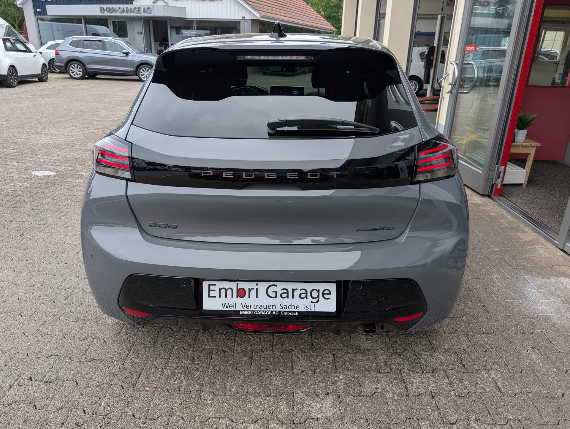 PEUGEOT 208 1.2 MHEV 110 Allure Premium-image-5