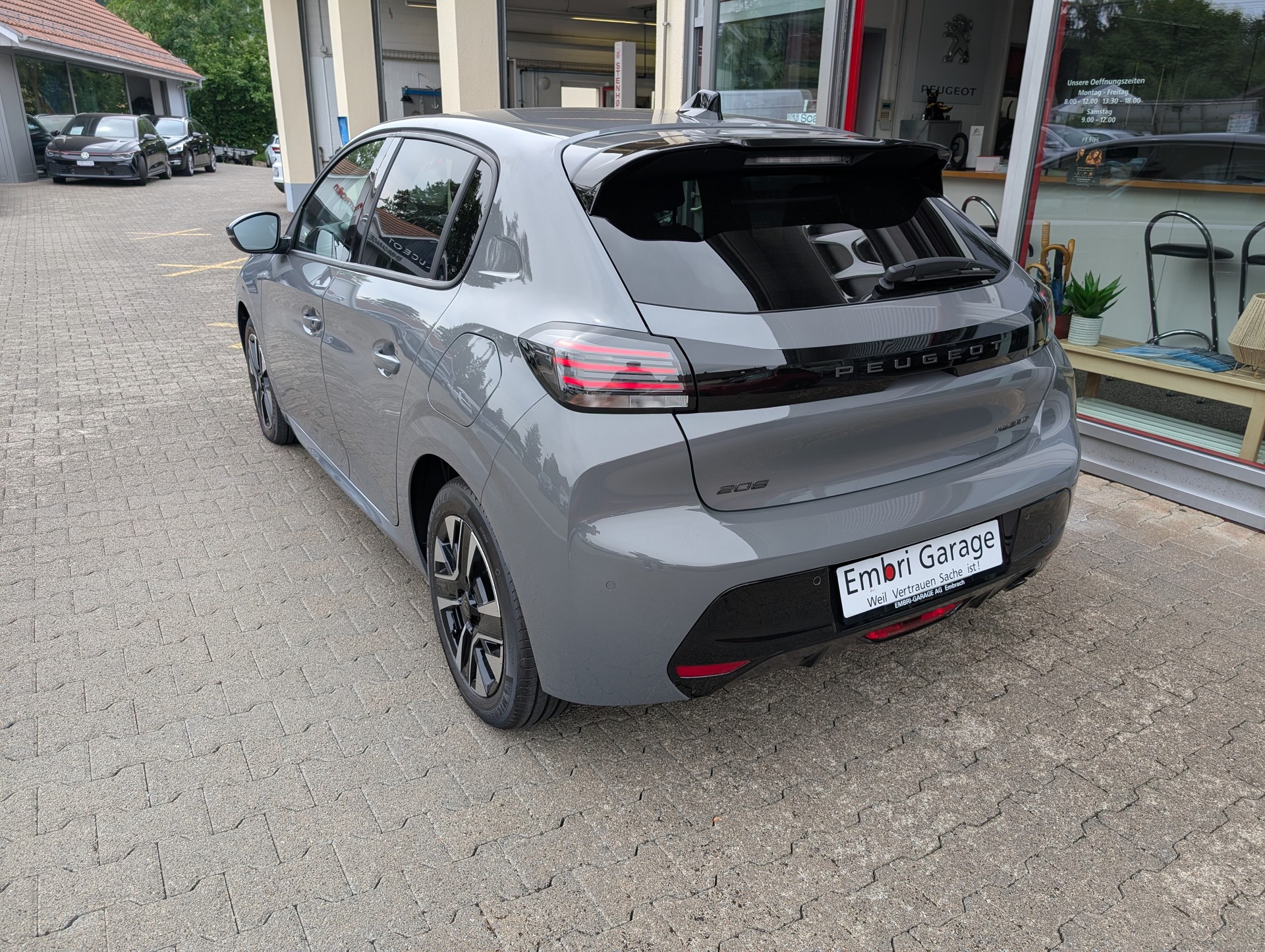 PEUGEOT 208 1.2 MHEV 110 Allure Premium-image-4