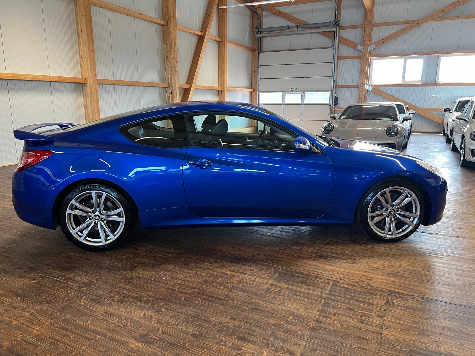 HYUNDAI Genesis 2.0 Turbo-image-3