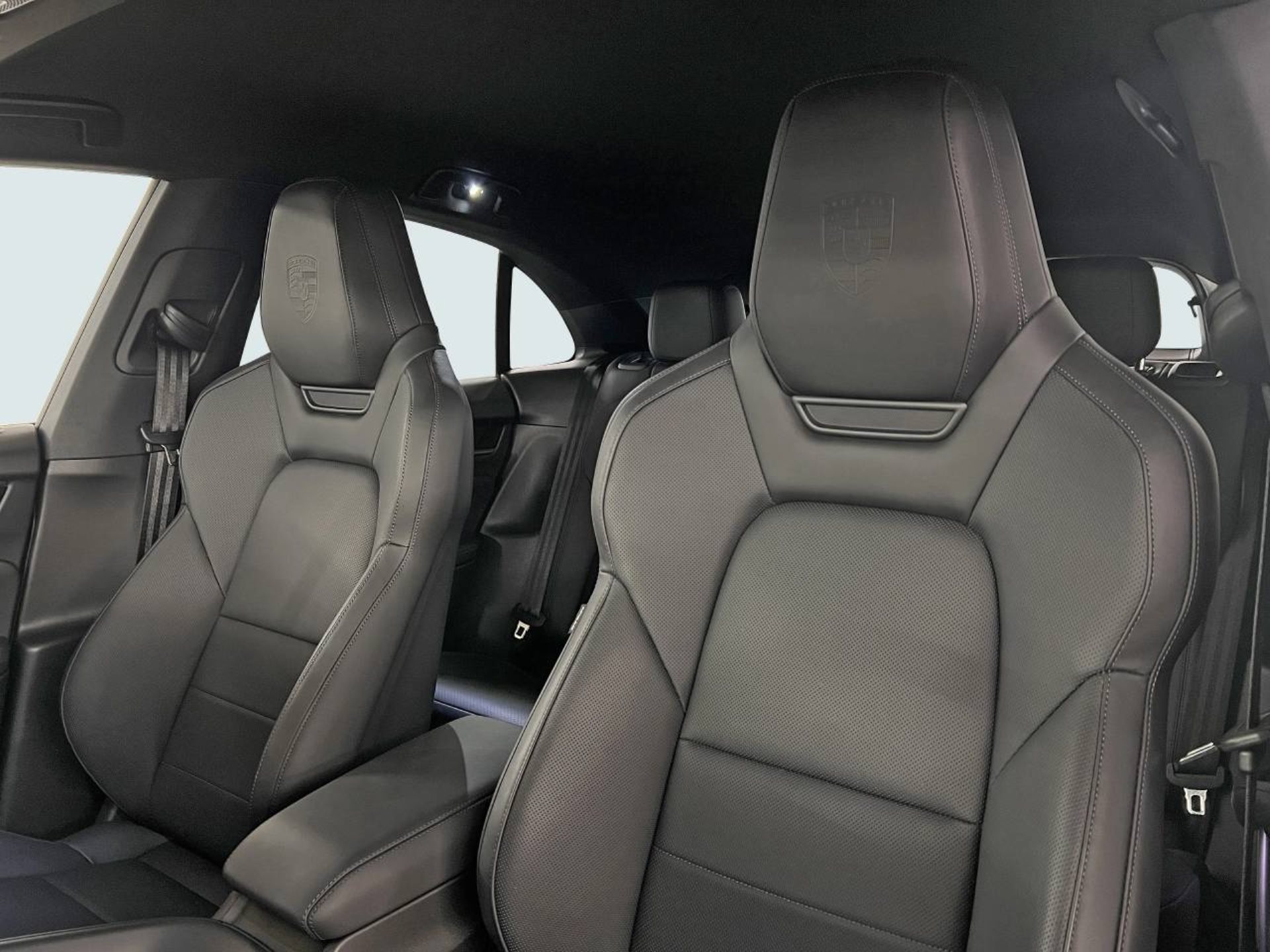 PORSCHE Macan 4-image-4