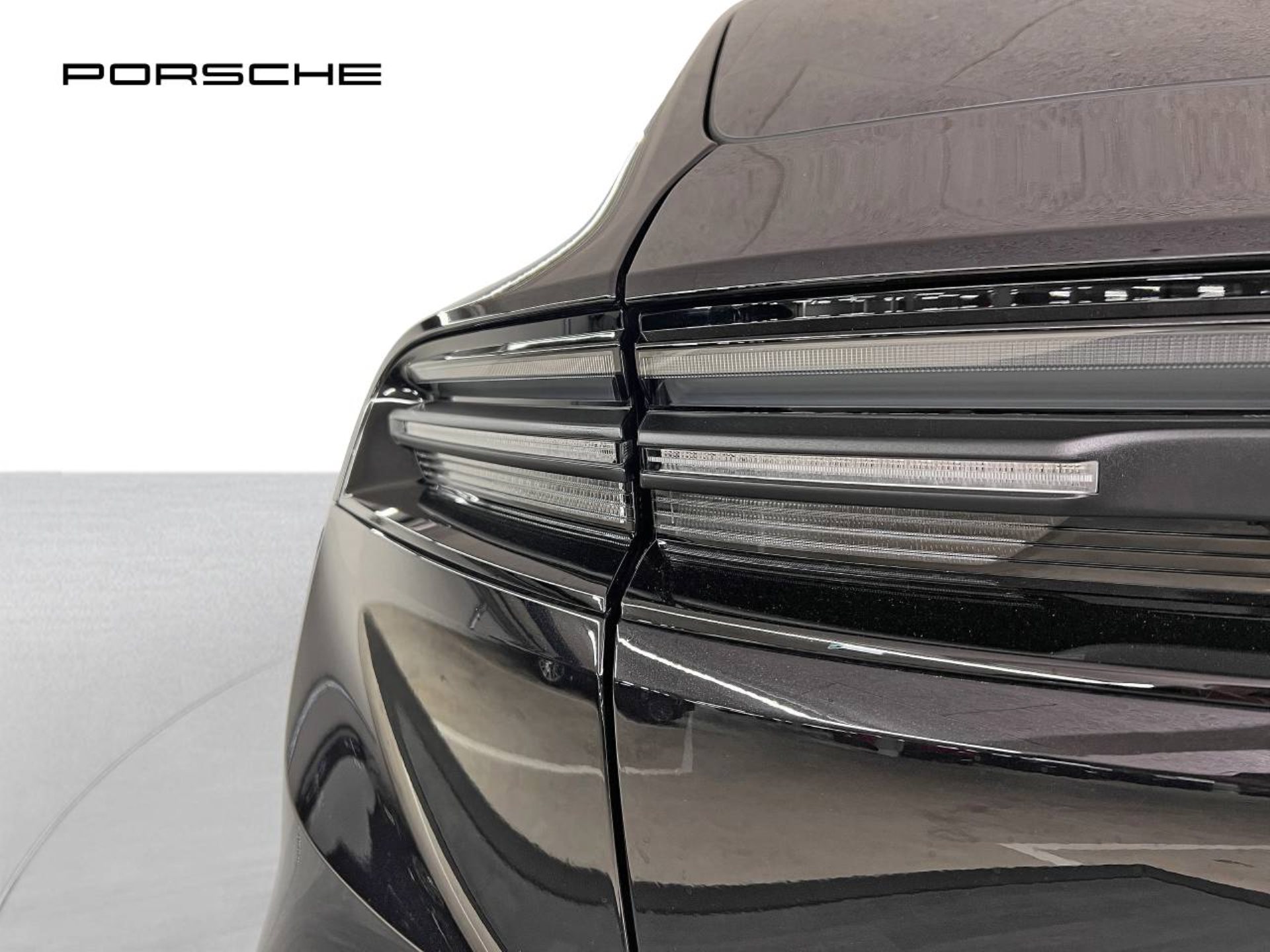 PORSCHE Macan 4-image-12