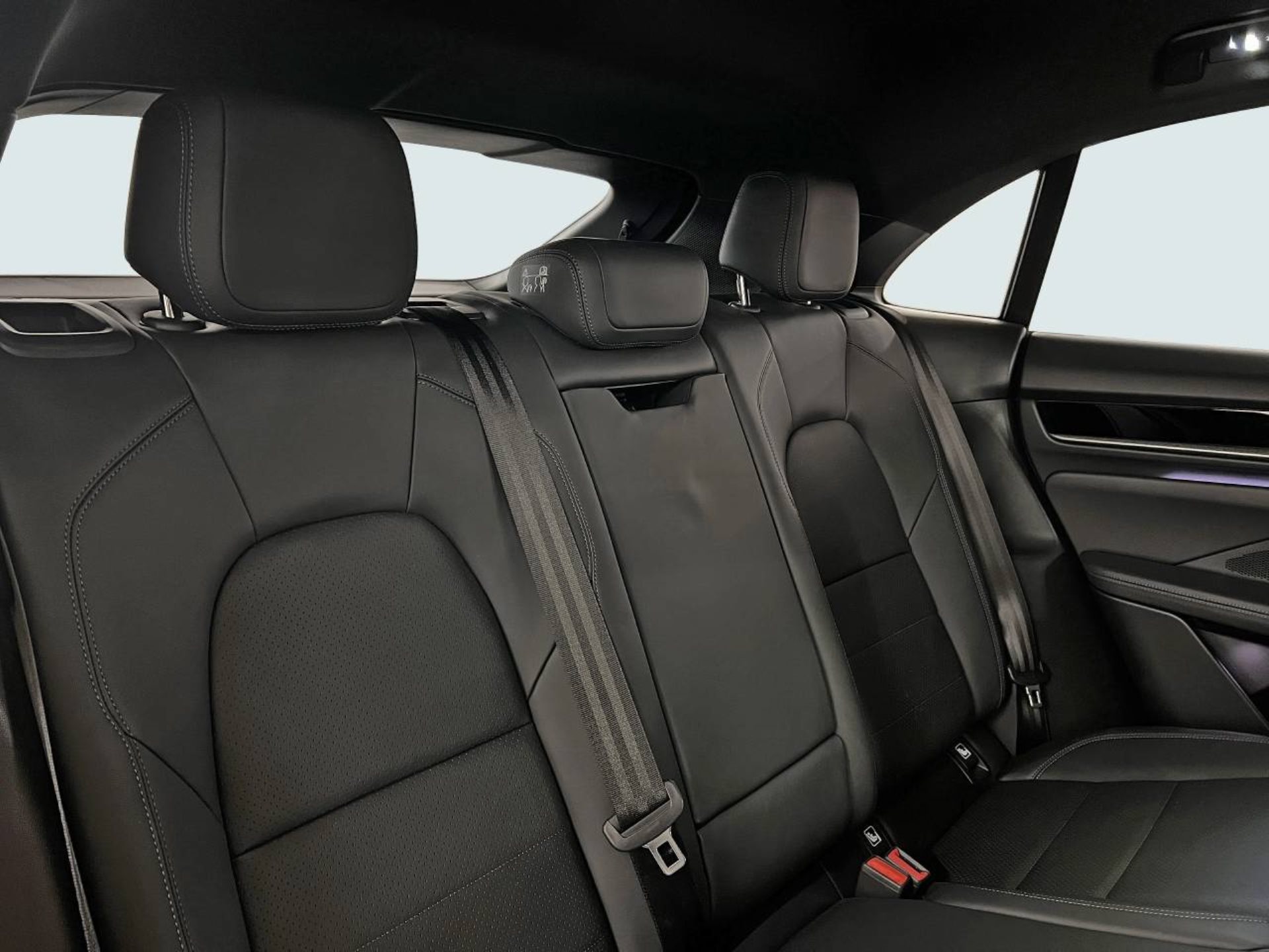 PORSCHE Macan 4-image-25