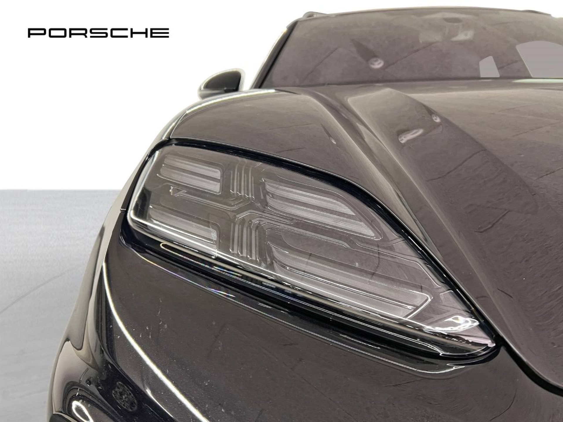 PORSCHE Macan 4-image-11