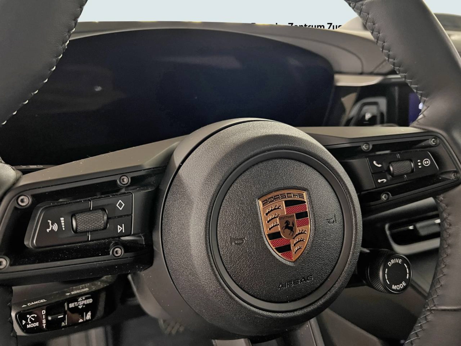 PORSCHE Macan 4-image-17