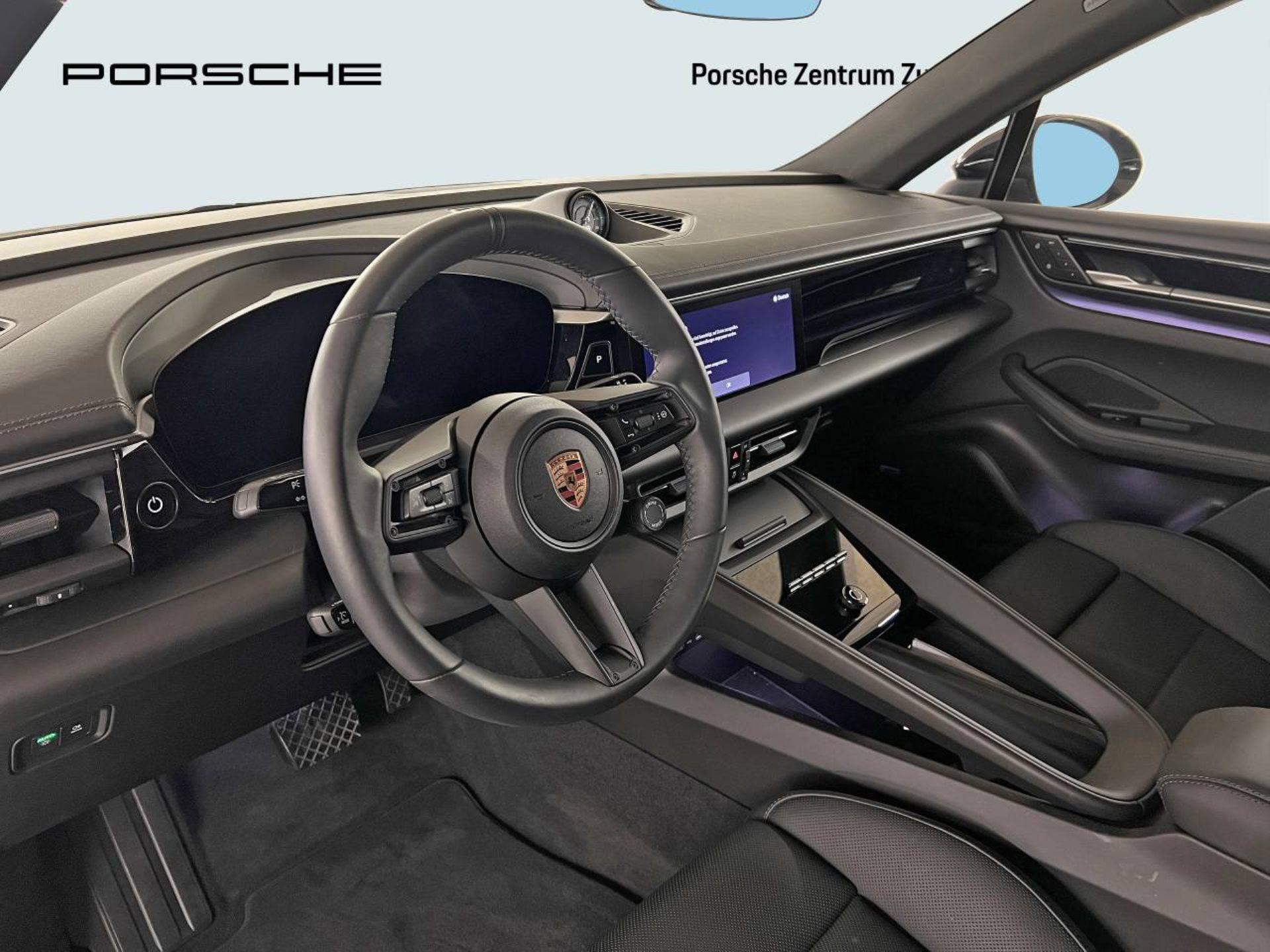 PORSCHE Macan 4-showroom-element-3