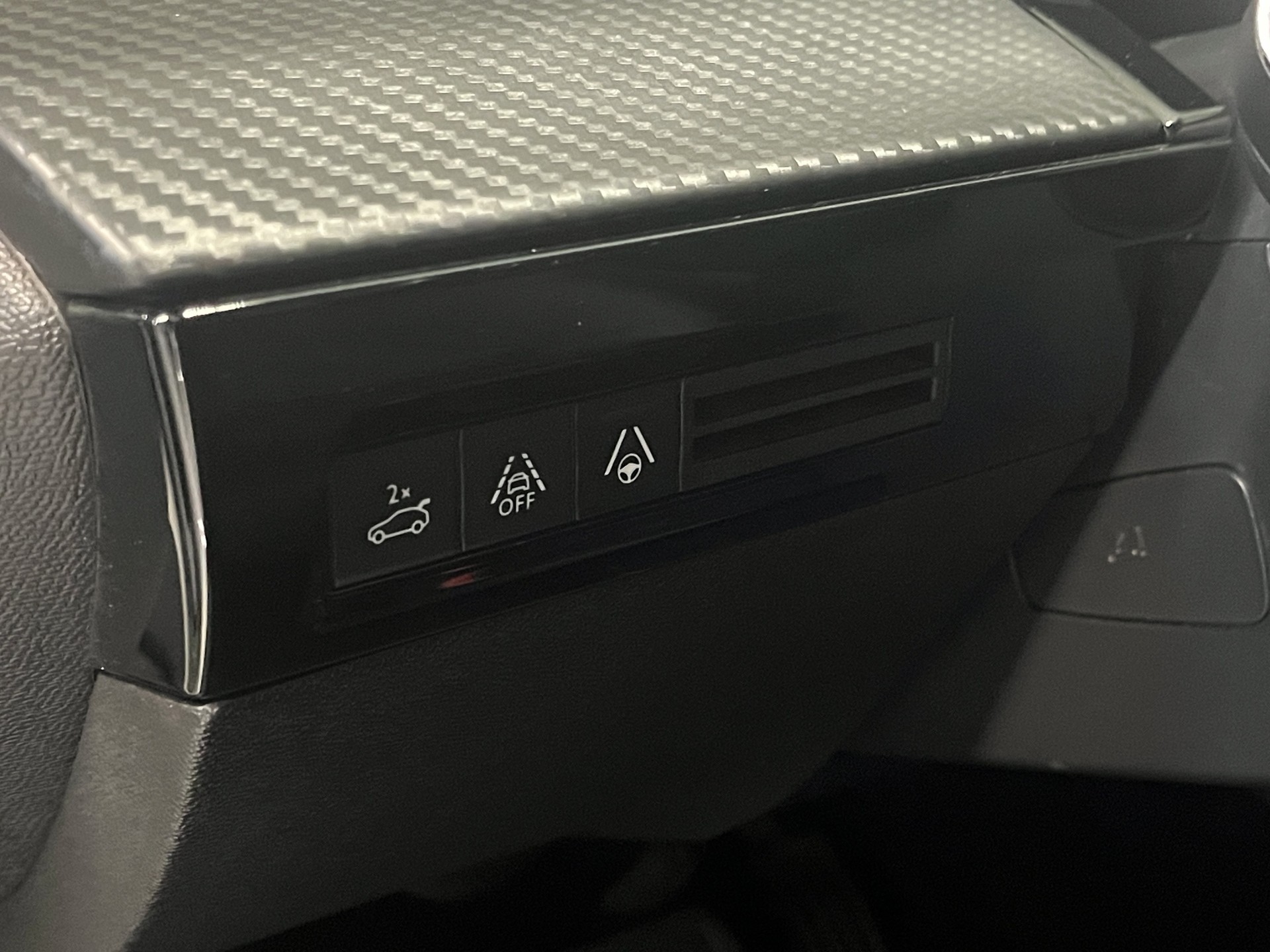 PEUGEOT 508 SW 1.6 Pure Tech Allure EAT8-image-15