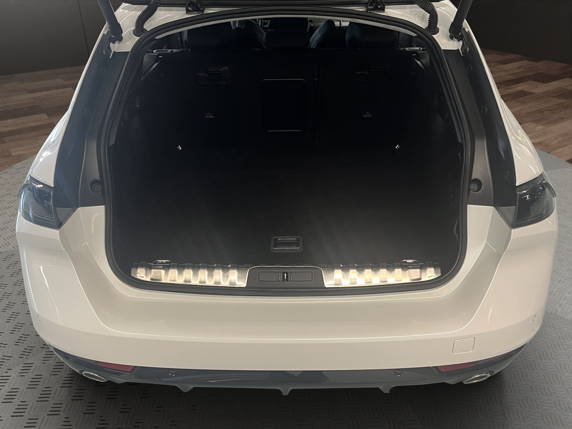 PEUGEOT 508 SW 1.6 Pure Tech Allure EAT8-image-9