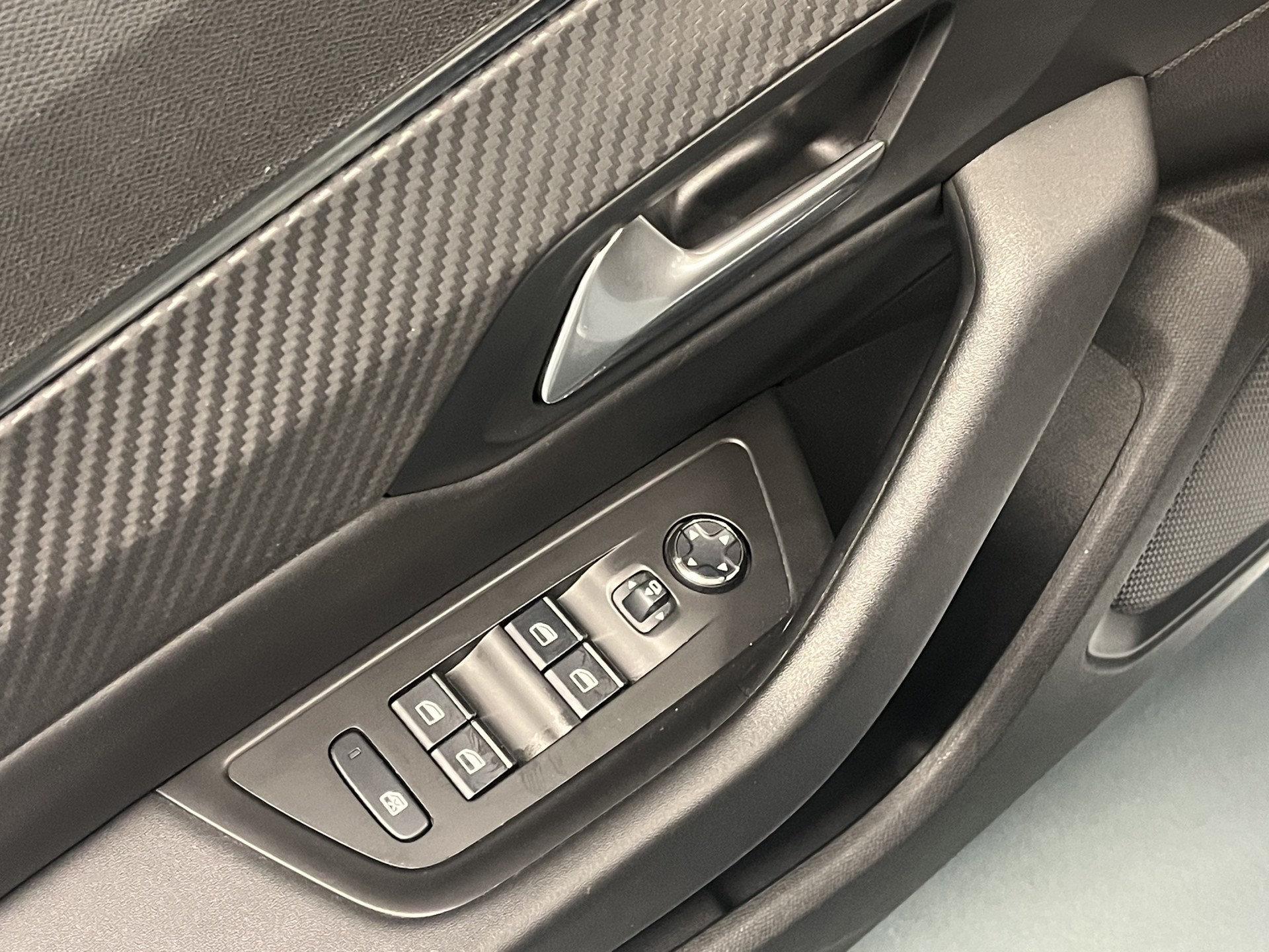 PEUGEOT 508 SW 1.6 Pure Tech Allure EAT8-image-14
