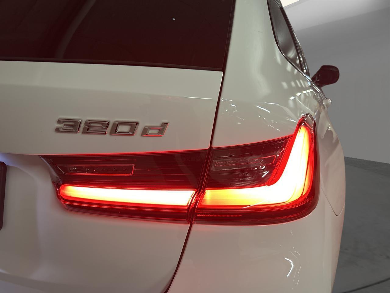 BMW 320d xDrive Touring M Sport-image-10