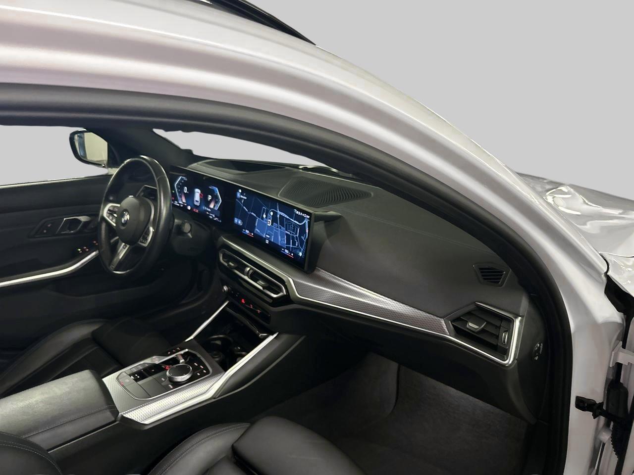 BMW 320d xDrive Touring M Sport-image-12