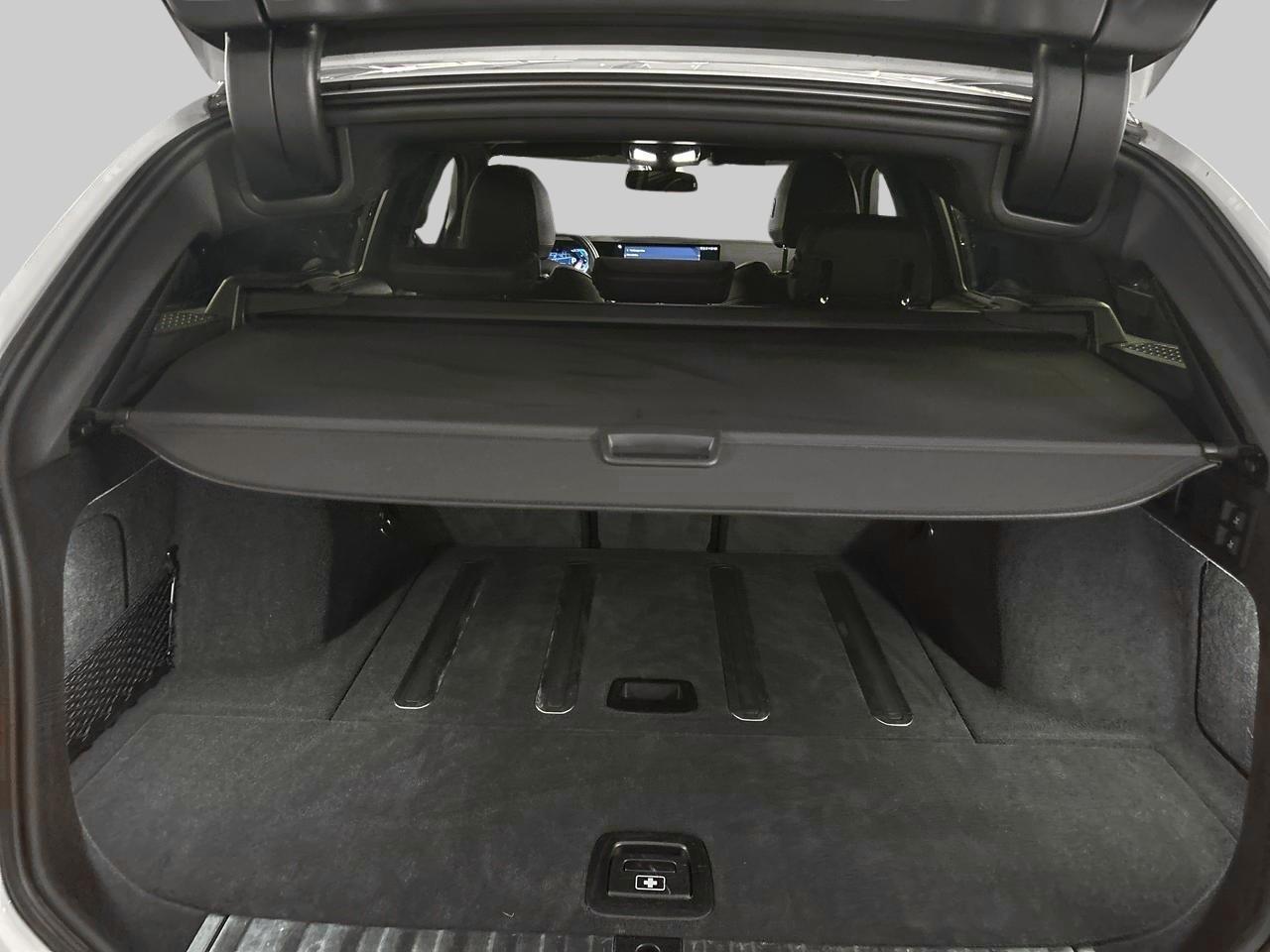 BMW 320d xDrive Touring M Sport-image-9
