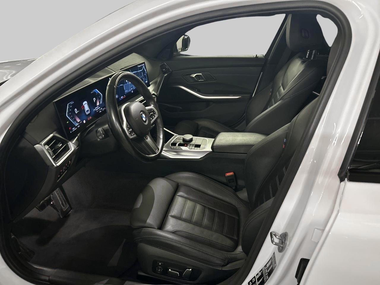 BMW 320d xDrive Touring M Sport-image-13