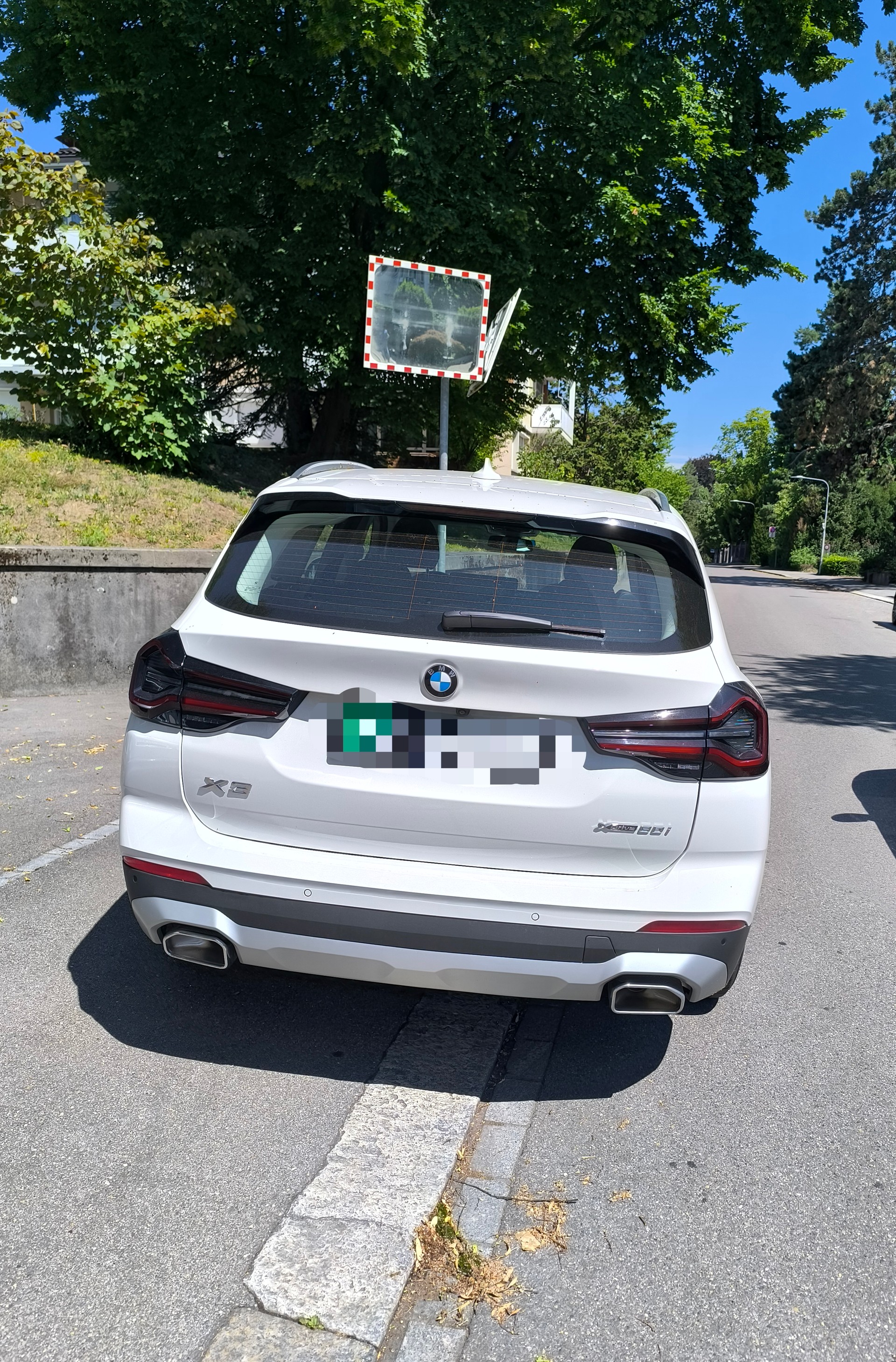 BMW 30i xDrive-image-2