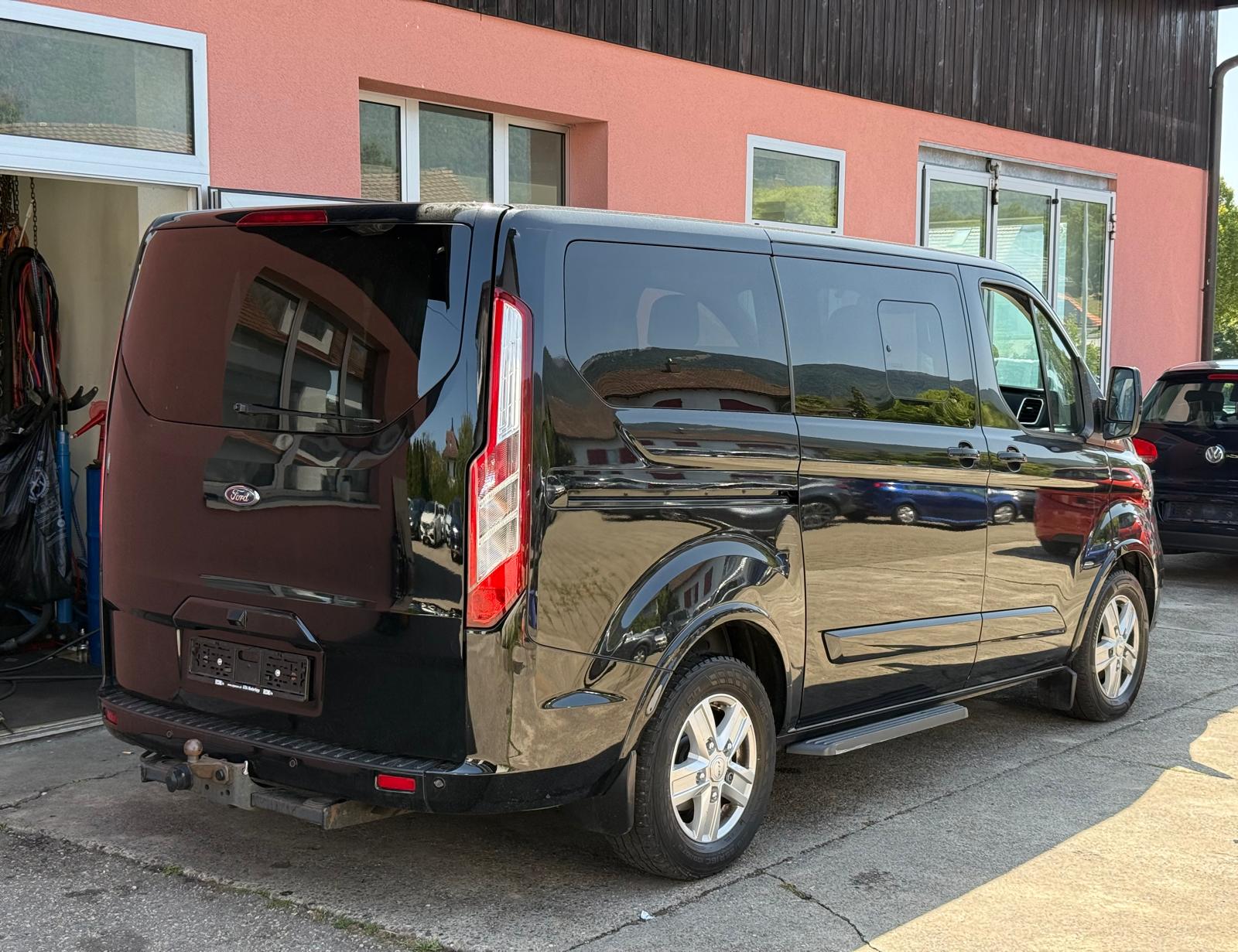 FORD Tourneo Custom 310 L1H1 Titanium SelectShift A-image-3