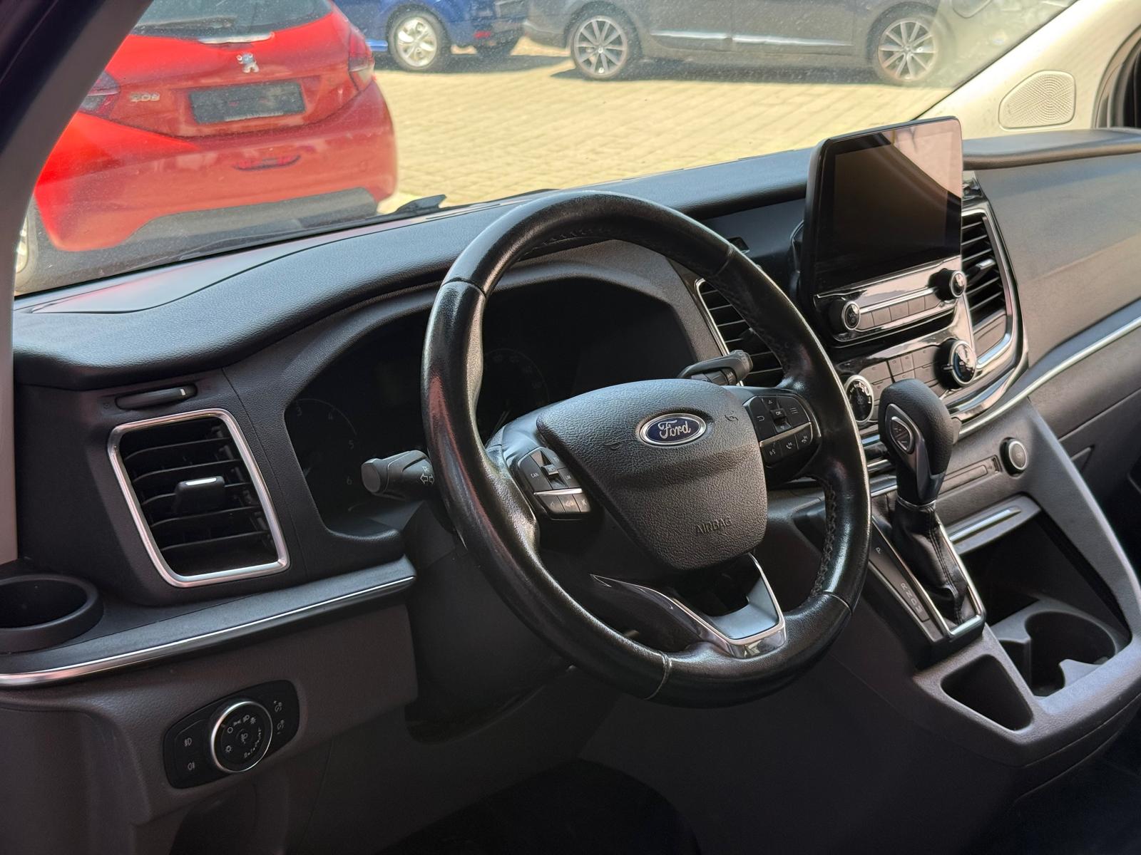 FORD Tourneo Custom 310 L1H1 Titanium SelectShift A-image-10