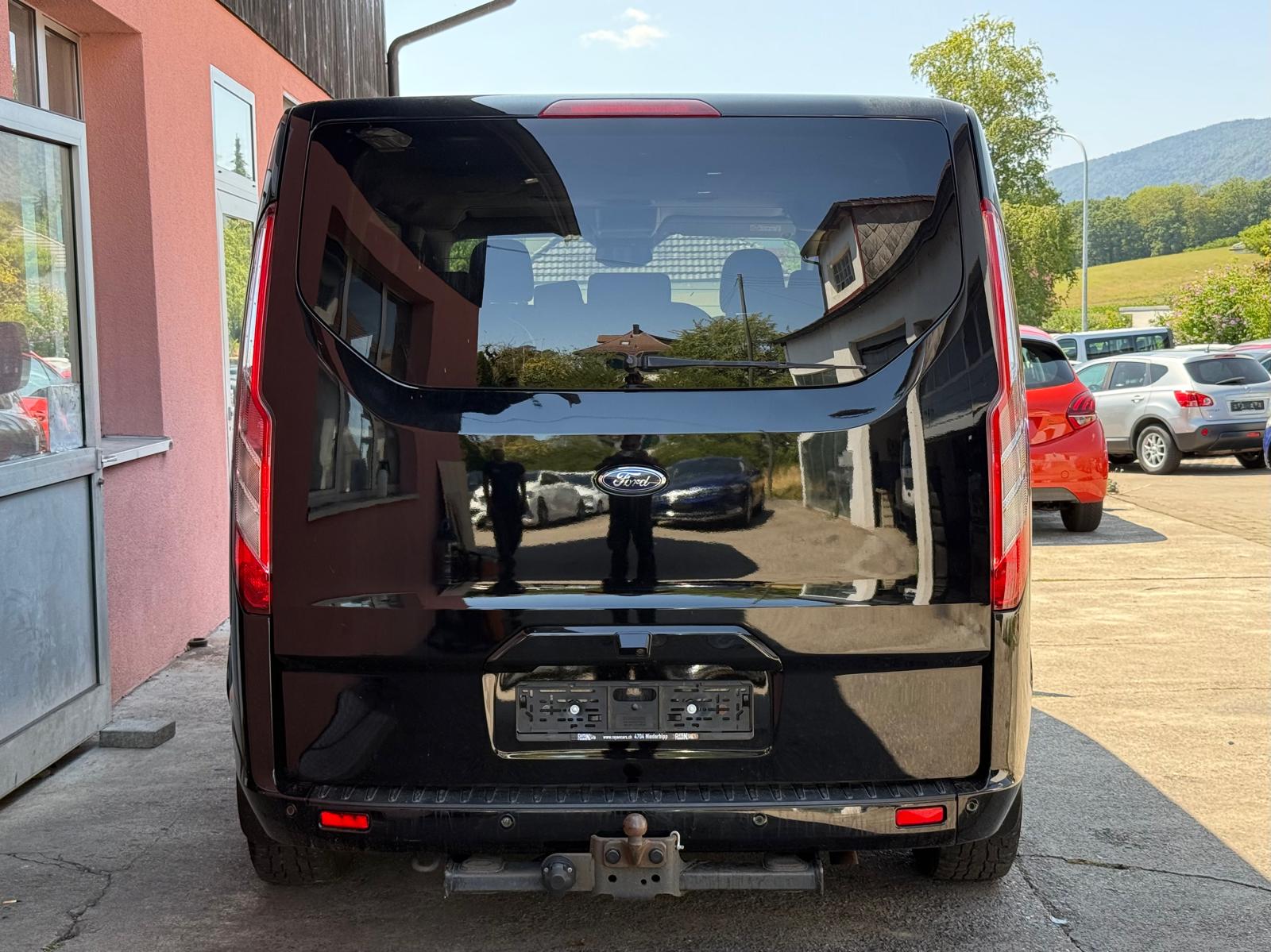 FORD Tourneo Custom 310 L1H1 Titanium SelectShift A-image-4