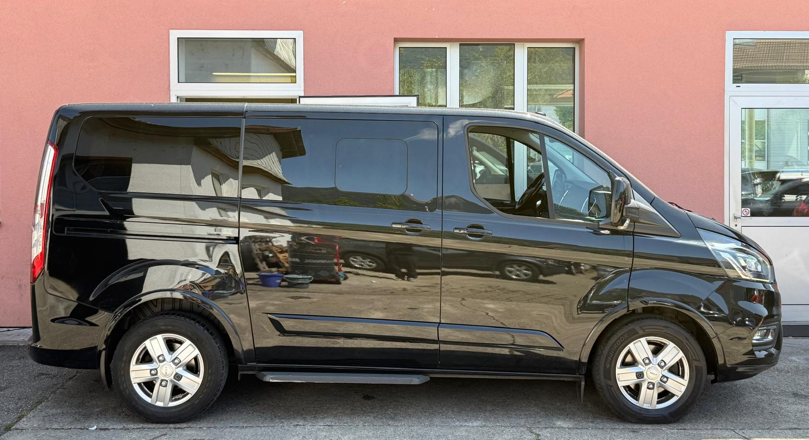 FORD Tourneo Custom 310 L1H1 Titanium SelectShift A-image-2