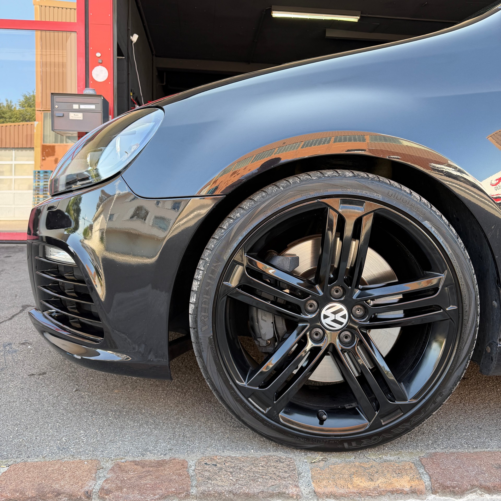 VW Golf 2.0 TSI R 4Motion DSG-image-2