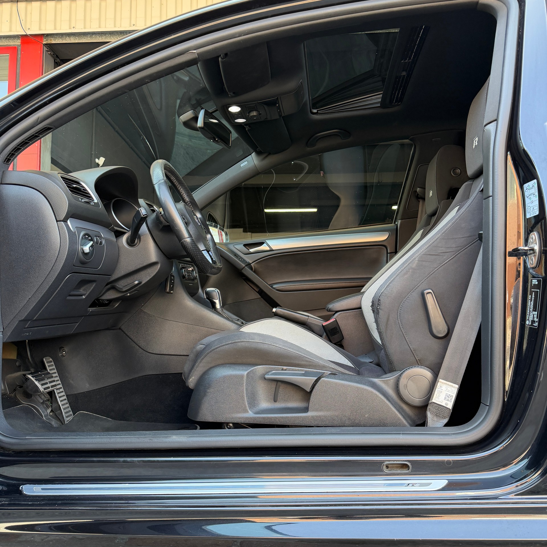 VW Golf 2.0 TSI R 4Motion DSG-image-8