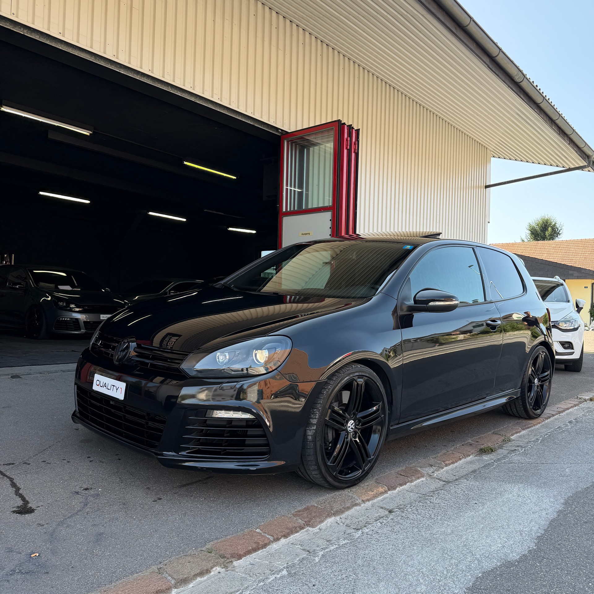 VW Golf 2.0 TSI R 4Motion DSG-image-1
