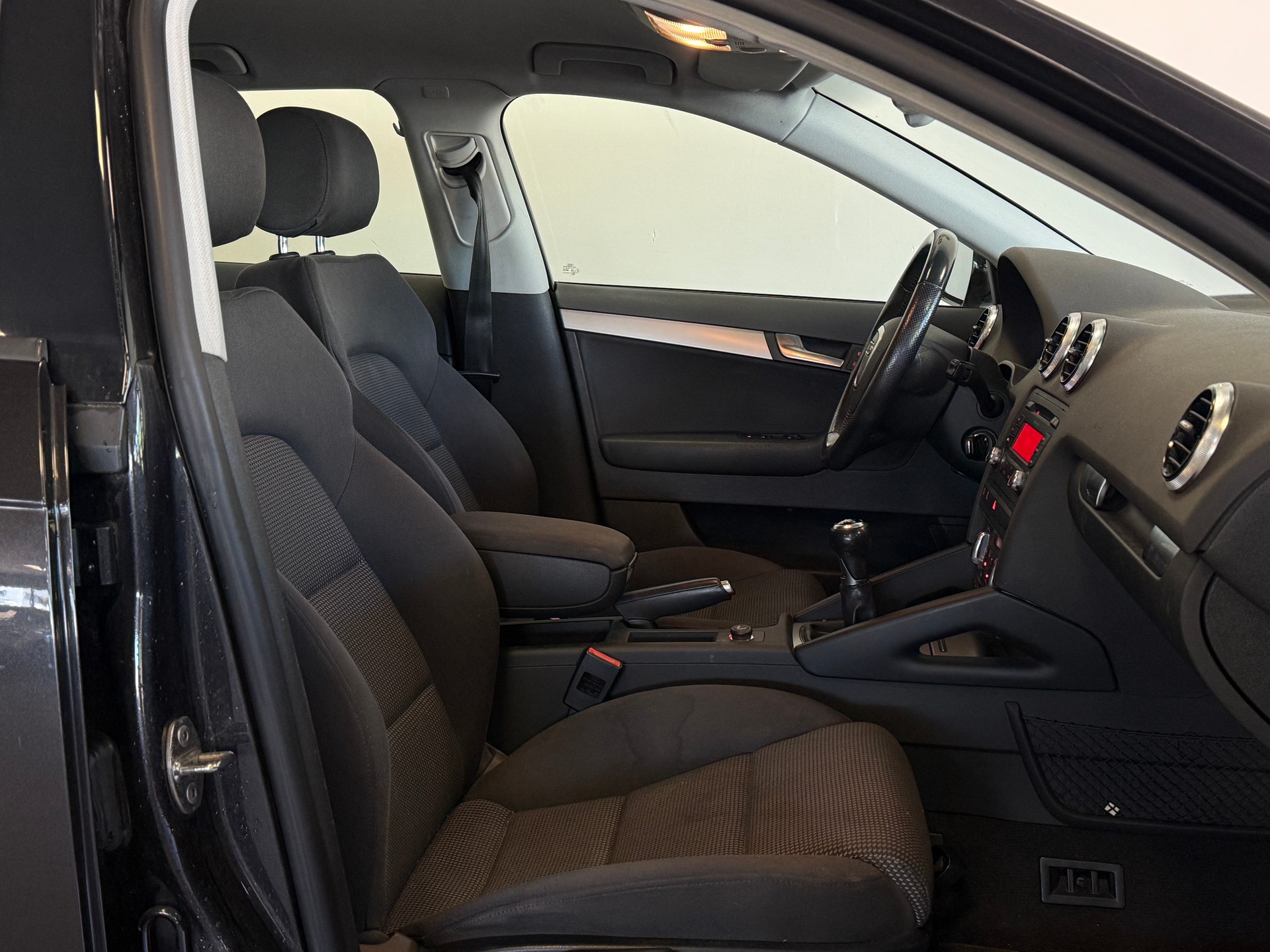 AUDI A3 Sportback 1.4 TFSI Ambition-image-7