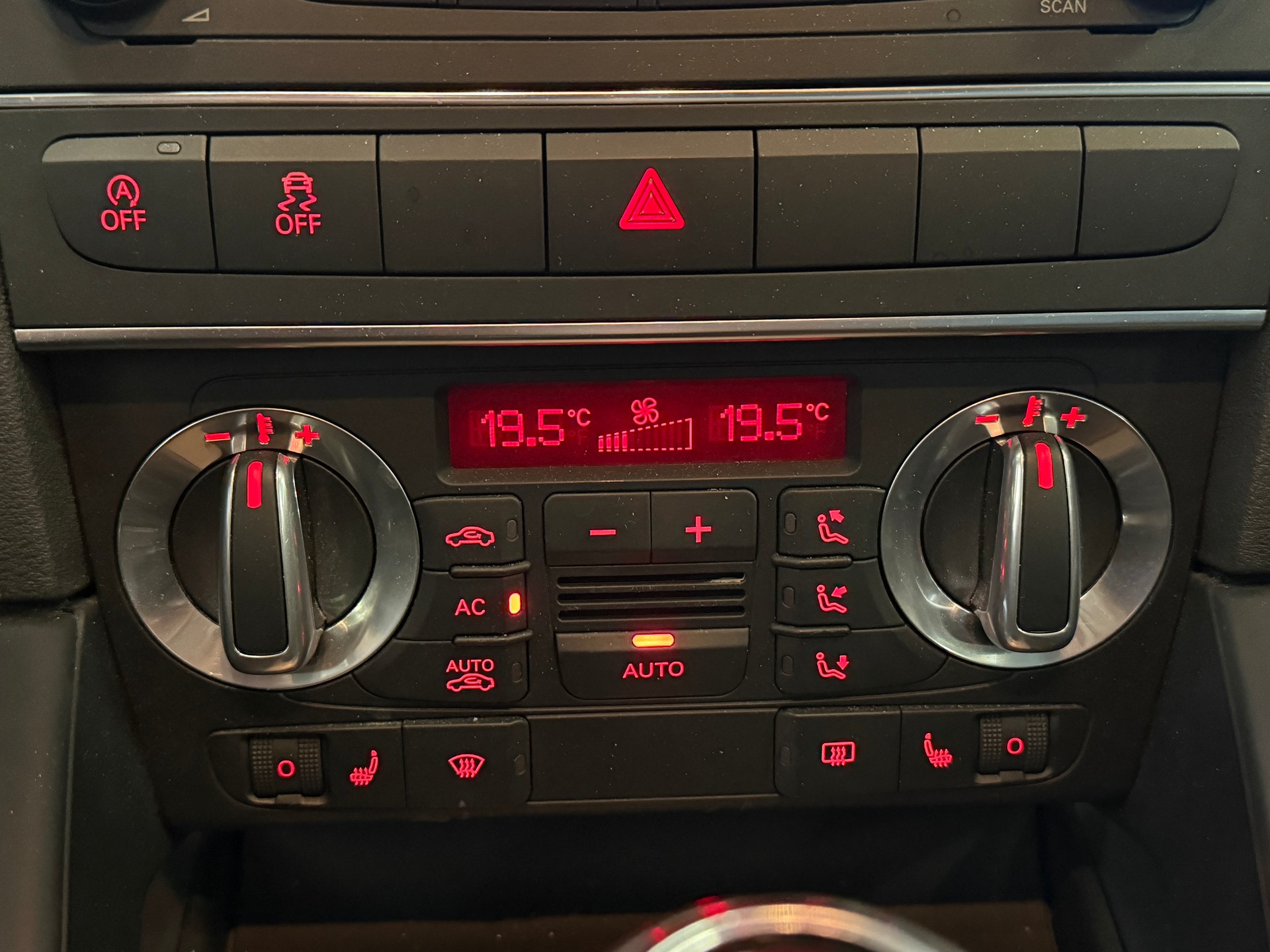 AUDI A3 Sportback 1.4 TFSI Ambition-image-6