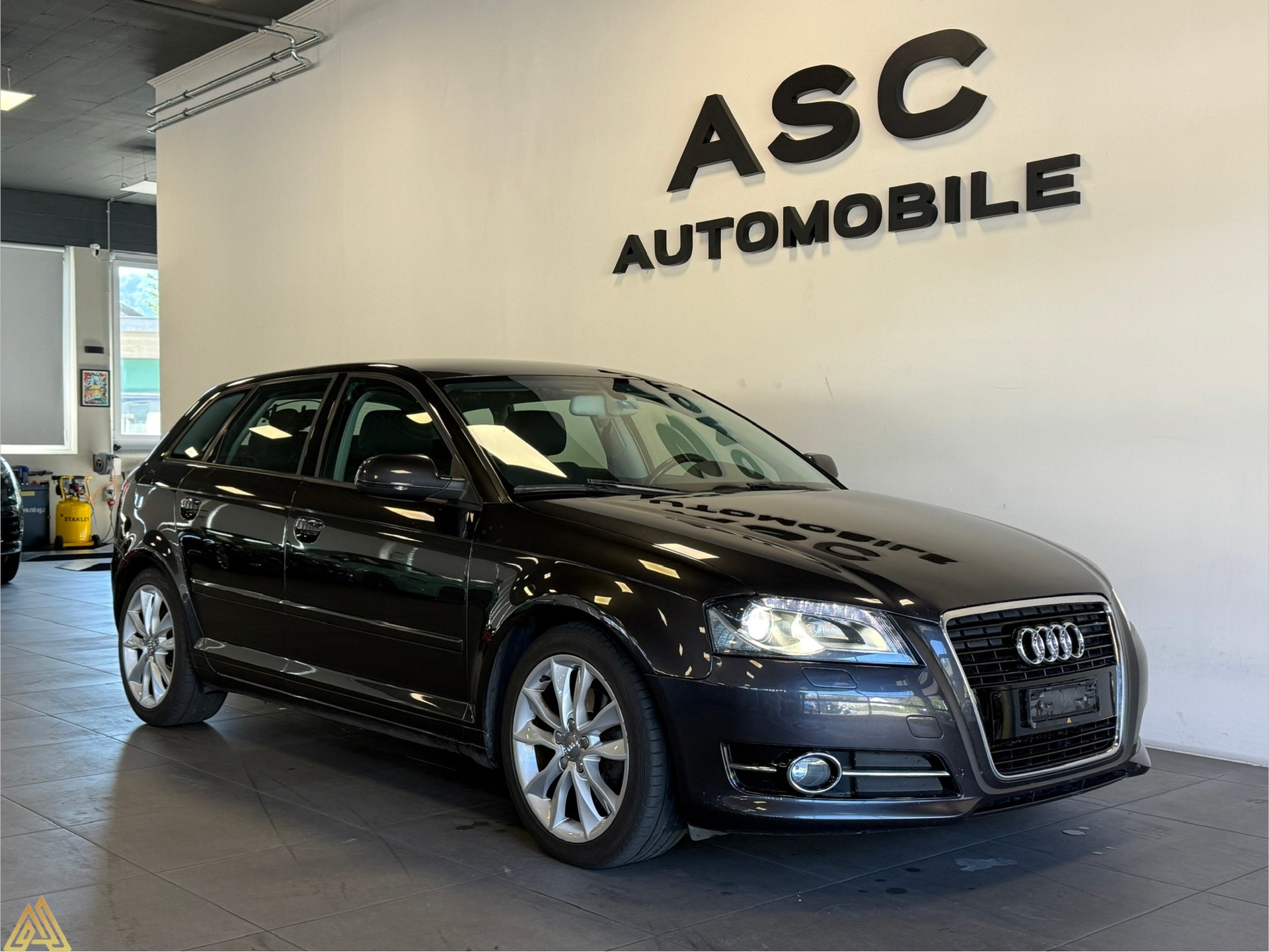 AUDI A3 Sportback 1.4 TFSI Ambition-image-0