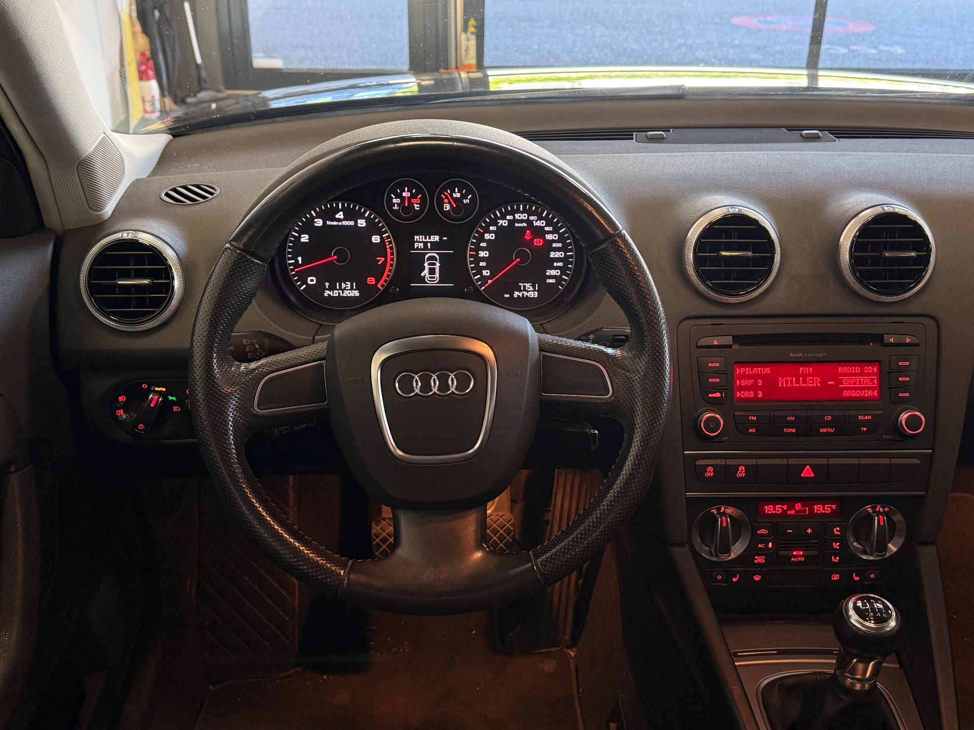 AUDI A3 Sportback 1.4 TFSI Ambition-image-5