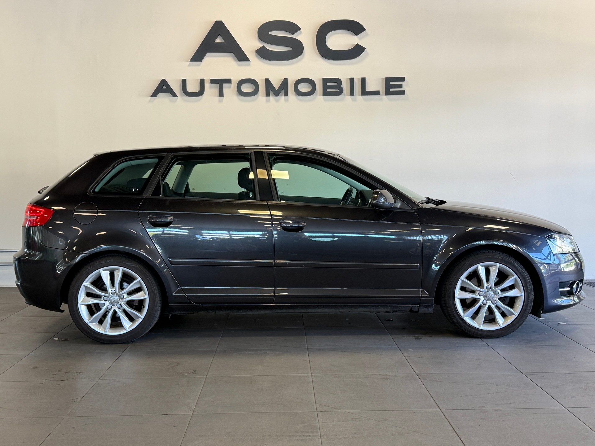 AUDI A3 Sportback 1.4 TFSI Ambition-image-2