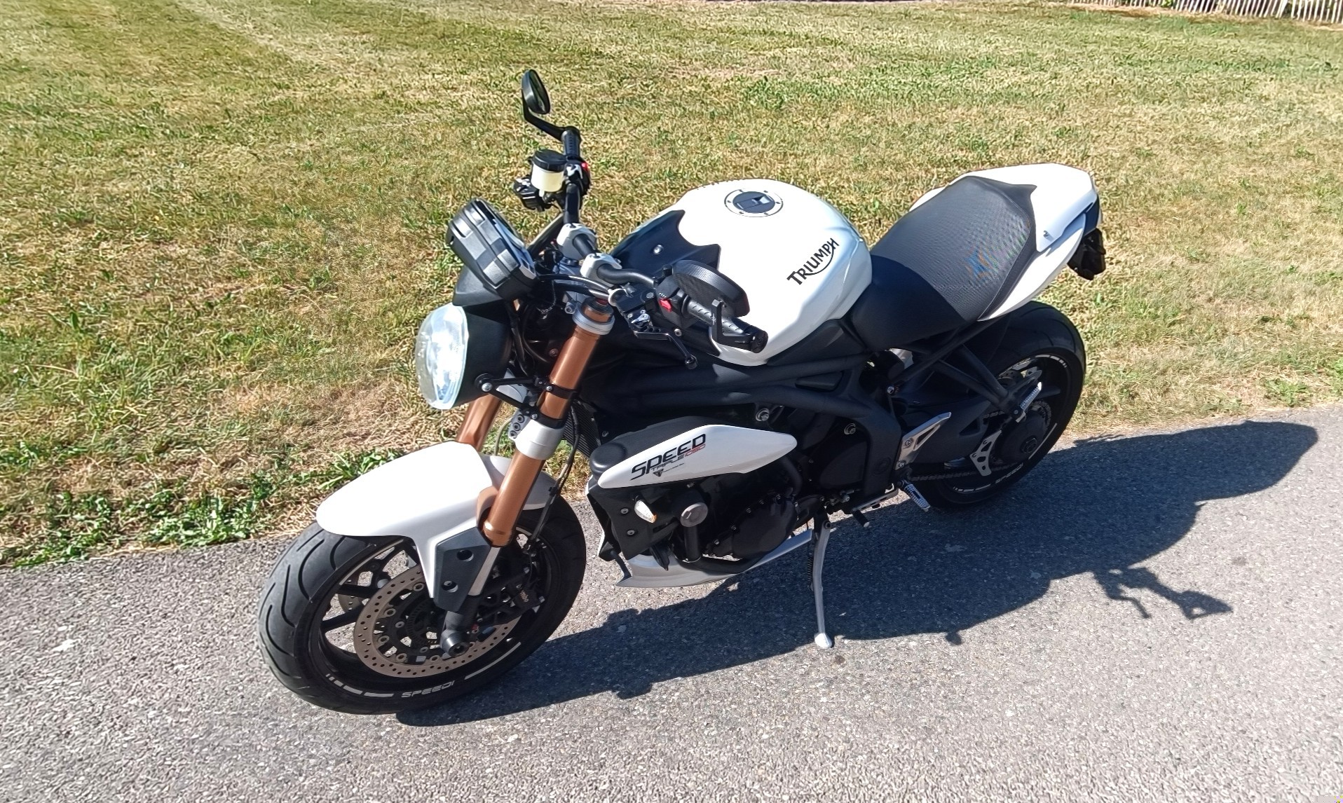 TRIUMPH Speed Triple 1050 ABS-image-1