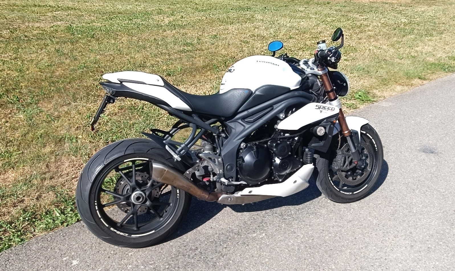 TRIUMPH Speed Triple 1050 ABS-image-2