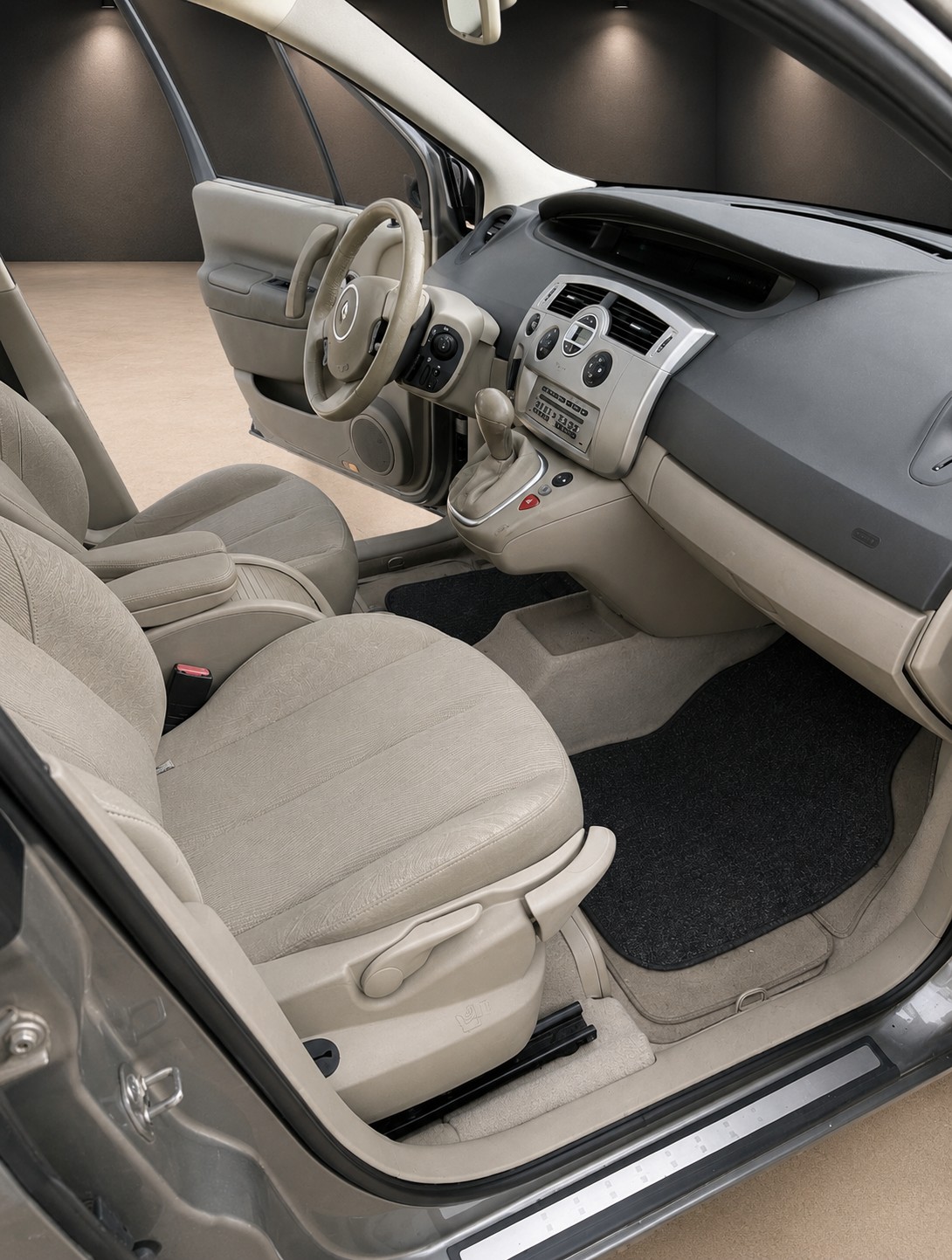 RENAULT Grand Scénic 2.0 16V Fairway Automatic-image-7