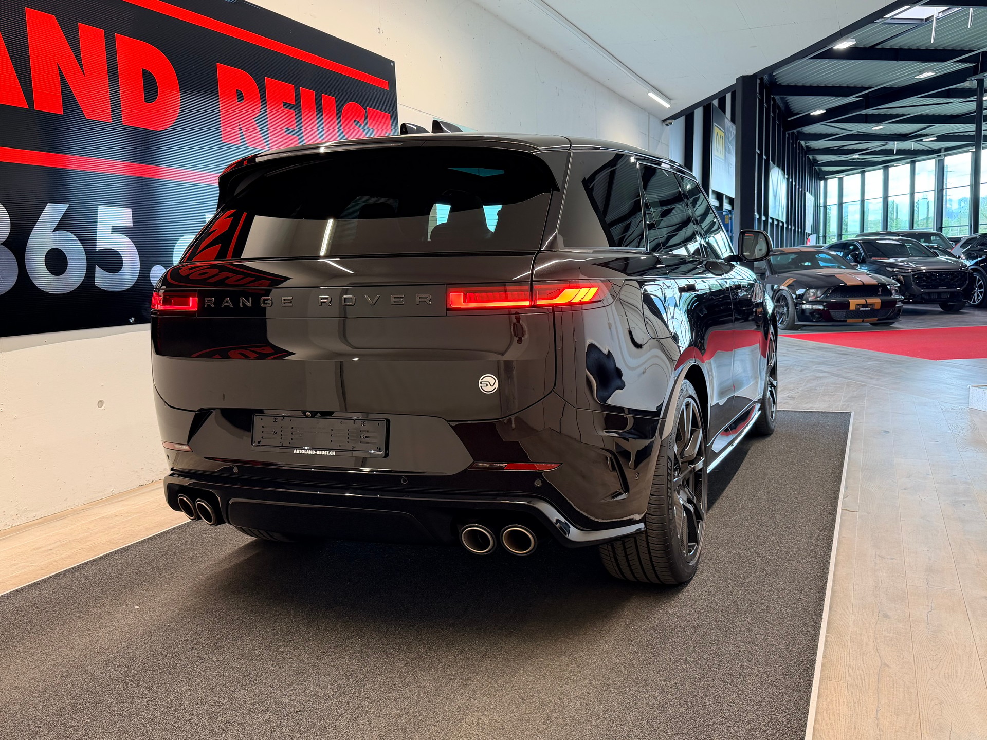 LAND ROVER Range Rover Sport P635 4.4 V8 SV Edition One-image-8