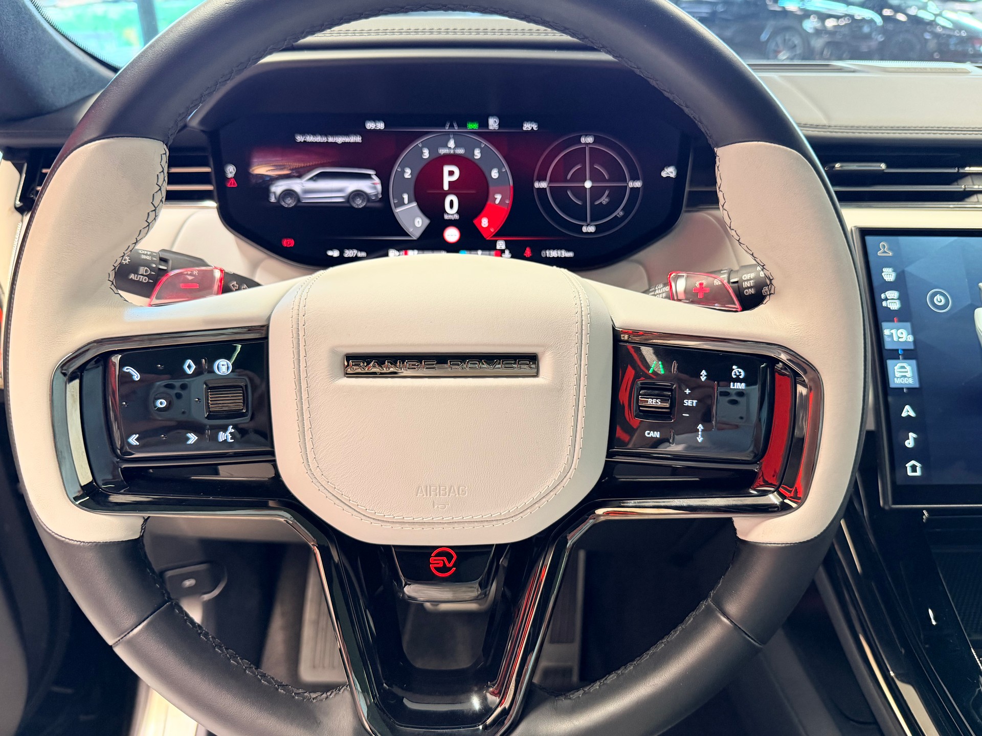 LAND ROVER Range Rover Sport P635 4.4 V8 SV Edition One-image-28