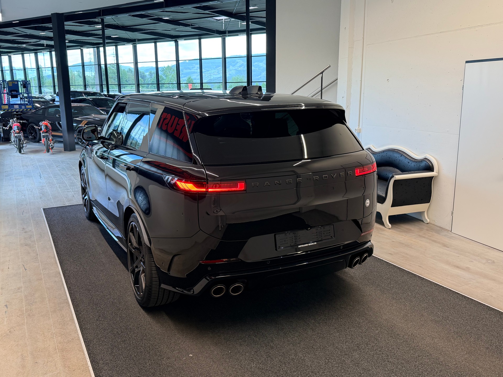 LAND ROVER Range Rover Sport P635 4.4 V8 SV Edition One-image-10