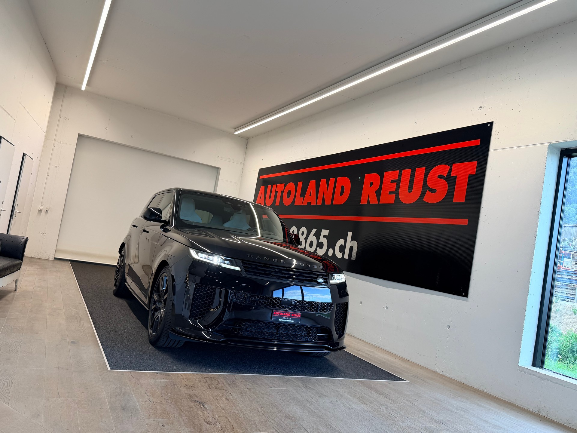 LAND ROVER Range Rover Sport P635 4.4 V8 SV Edition One-image-0