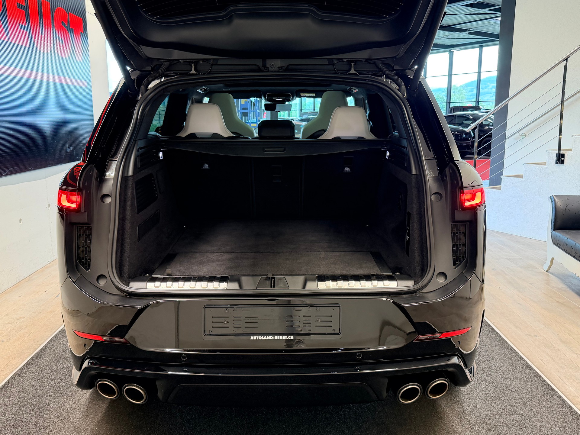 LAND ROVER Range Rover Sport P635 4.4 V8 SV Edition One-image-11